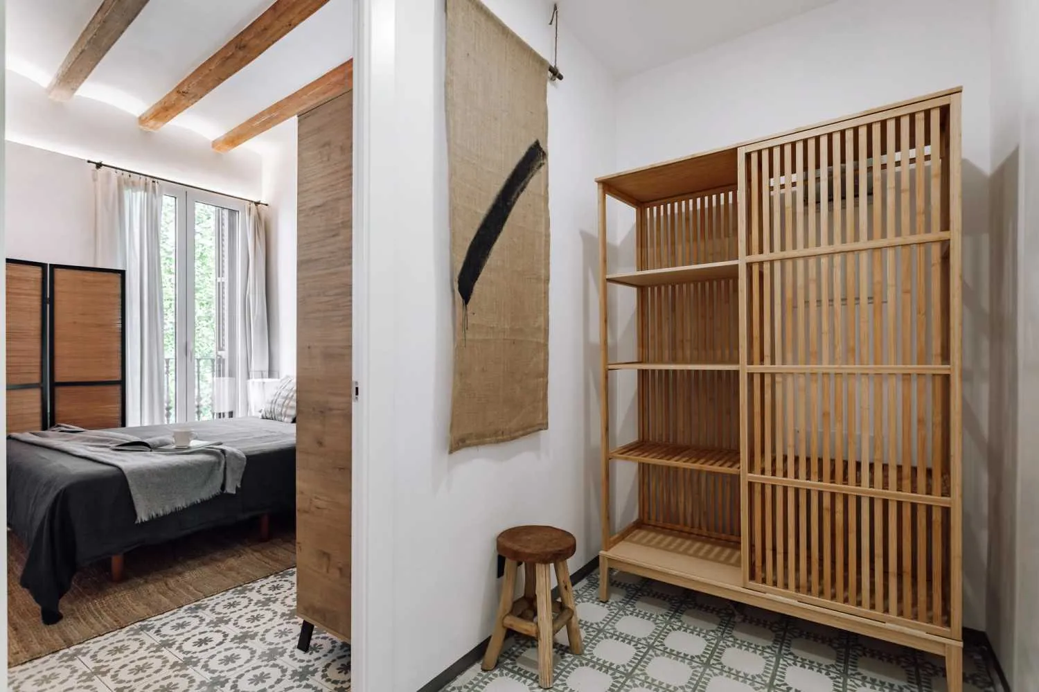 Curated Barcelona Flat  High-speed Fiber, External Displays & Chef's Kitchen  Digital Nomads... #3