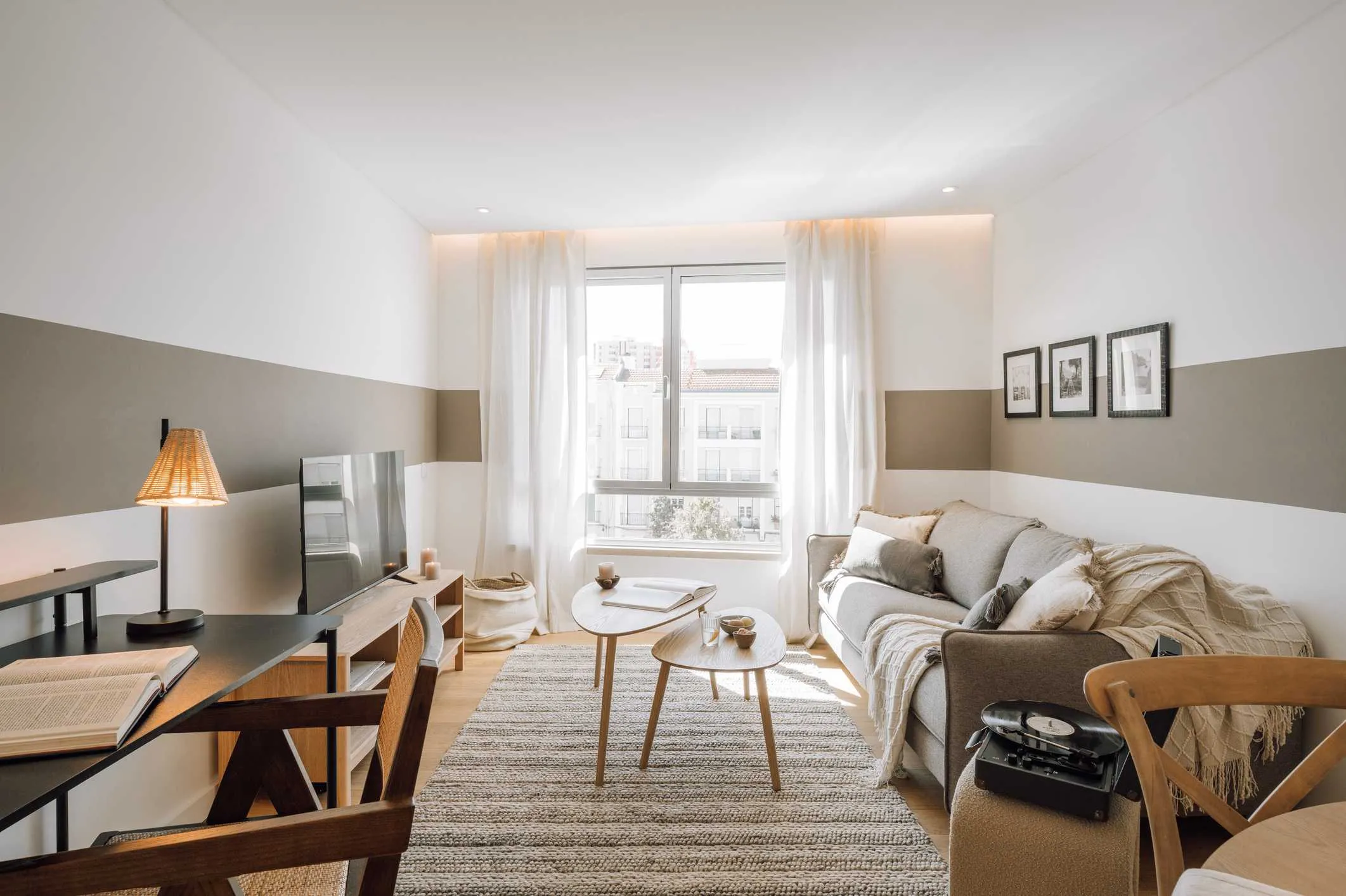 Refined Lisbon City Flat With High-speed Fiber & Professional Home Office Setup #3