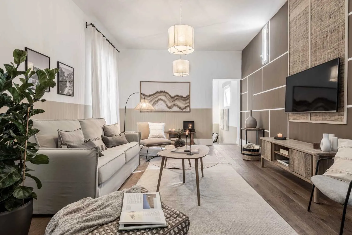 Luxurious Madrid City Flat With Pro Home Office & Gigabit Internet For Remote Professionals #3