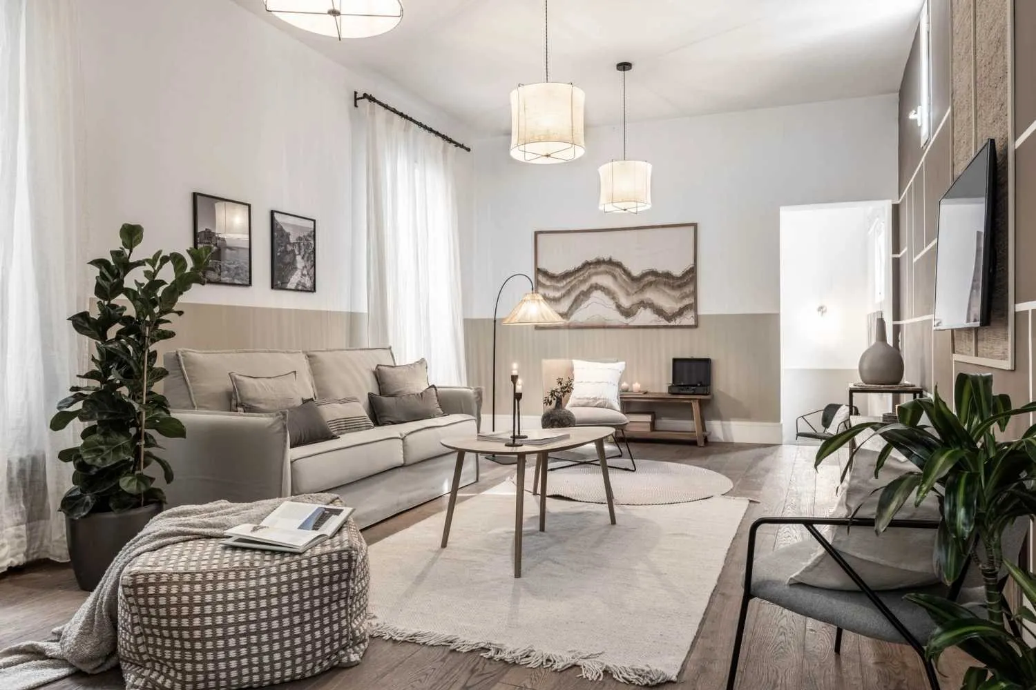 Luxurious Madrid City Flat With Pro Home Office & Gigabit Internet For Remote Professionals #2