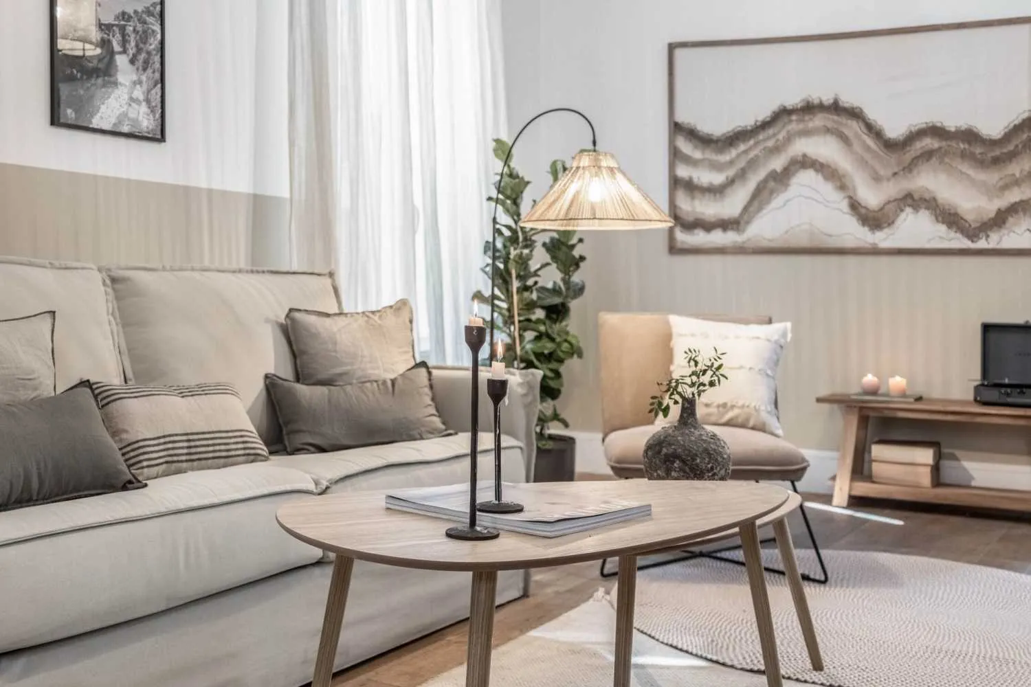 Luxurious Madrid City Flat With Pro Home Office & Gigabit Internet For Remote Professionals #4