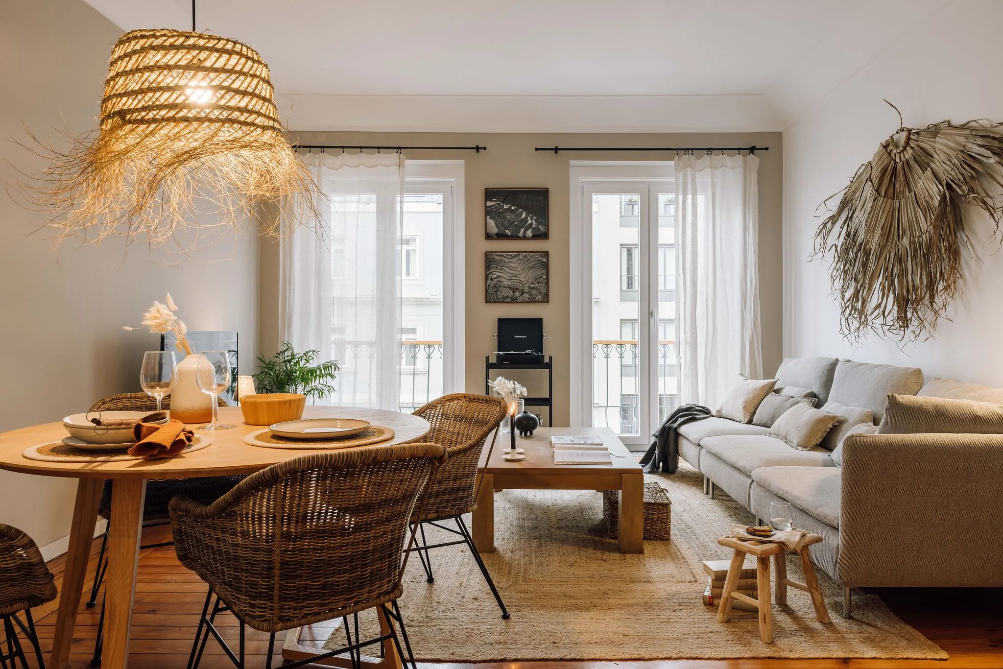 Curated Lisbon Flat With Gigabit Internet, Dual Monitors & Podcast-ready Workspace #4