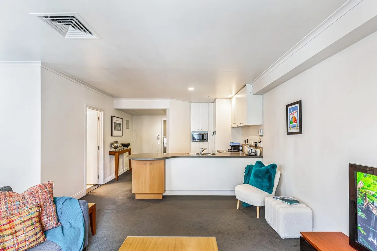 Cozy Luxurious Queen St Flat, Auckland - Fast Wifi & Dedicated Work Nook #5