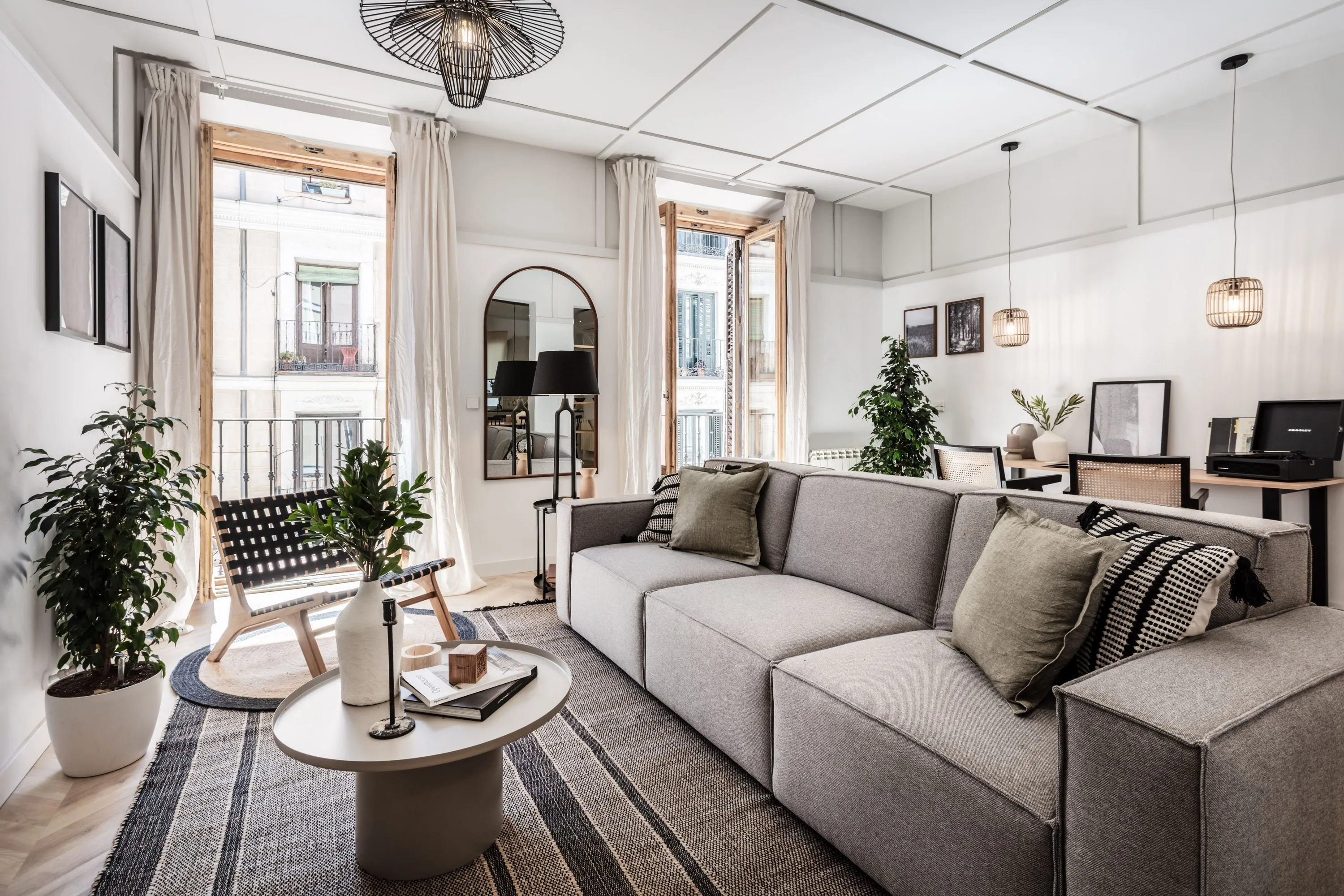 Spacious Madrid Flat With Ultra-fast Wifi, External Displays & Ergonomic Setup #3
