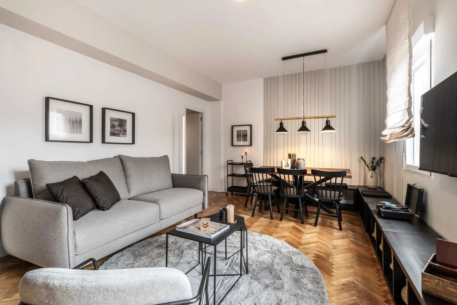 Modern Madrid Flat With High-speed Fiber & Professional Home Office Setup #4