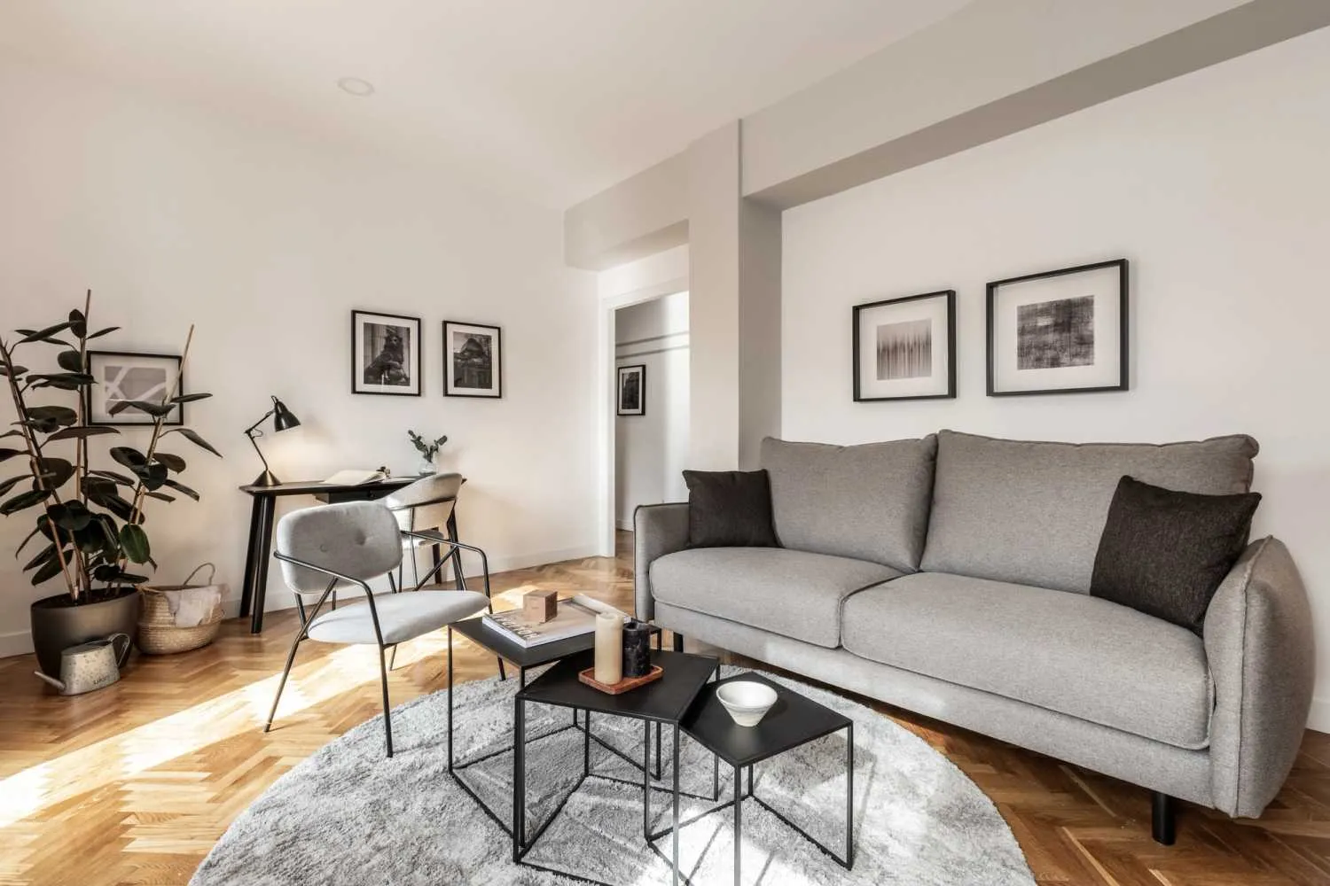 Modern Madrid Flat With High-speed Fiber & Professional Home Office Setup #3