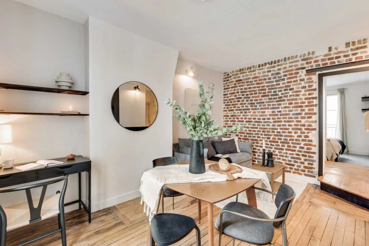 Efficient 40m2 Paris Flat With Premium Home Office & Gigabit Internet For Remote Work #3