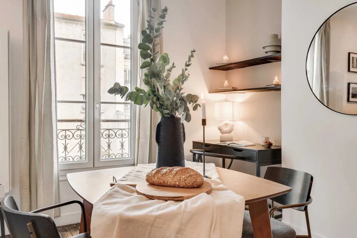 Efficient 40m2 Paris Flat With Premium Home Office & Gigabit Internet For Remote Work #2