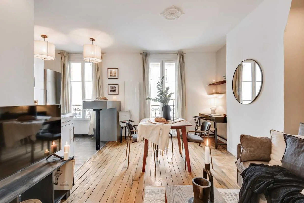 Efficient 40m2 Paris Flat With Premium Home Office & Gigabit Internet For Remote Work #4