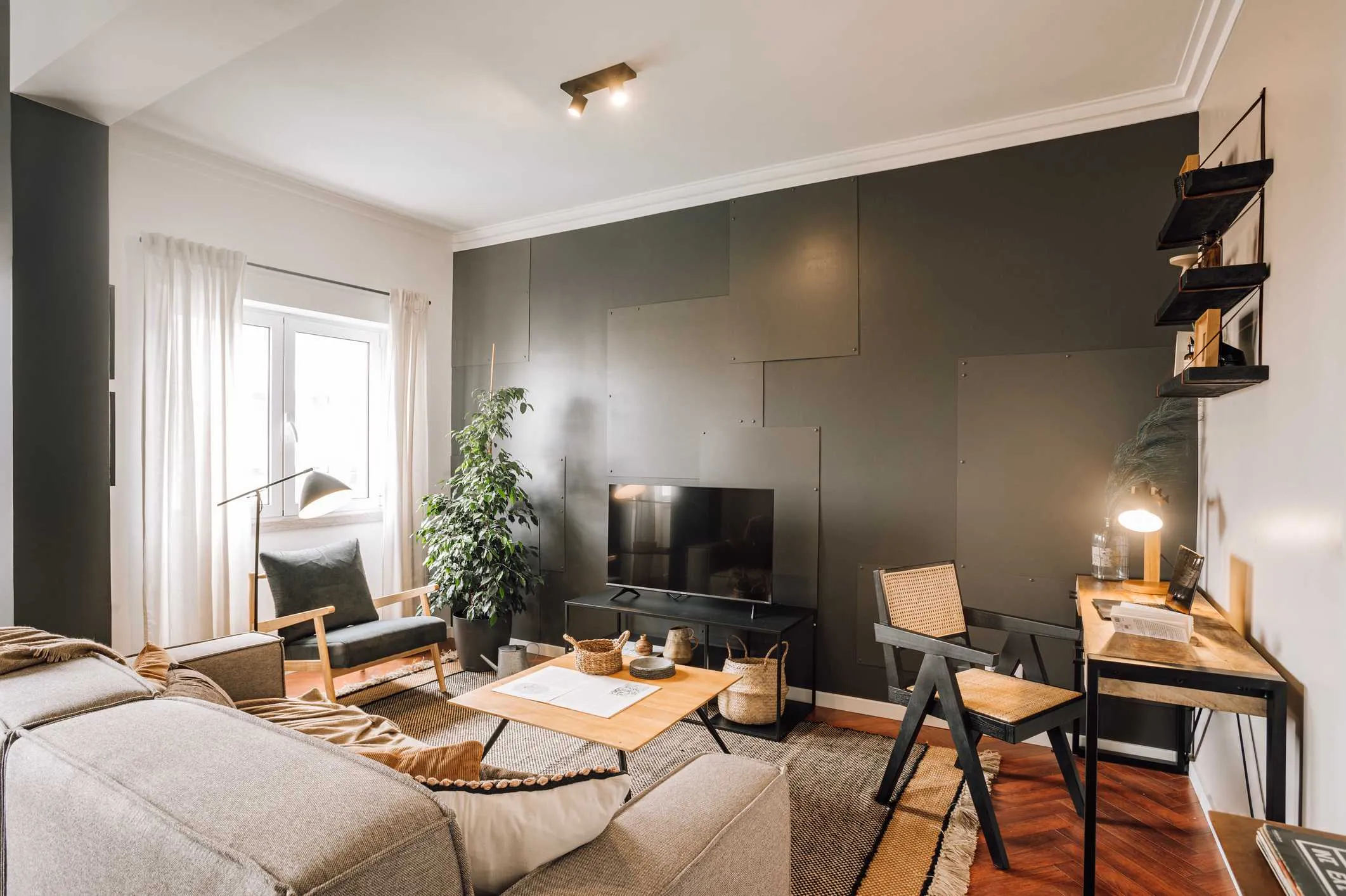 Stylish 80m2 Lisbon Flat With High-speed Fiber & Pro Workspace For Remote Professionals #4