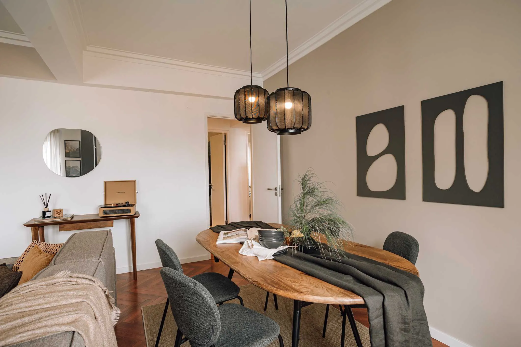 Stylish 80m2 Lisbon Flat With High-speed Fiber & Pro Workspace For Remote Professionals #3