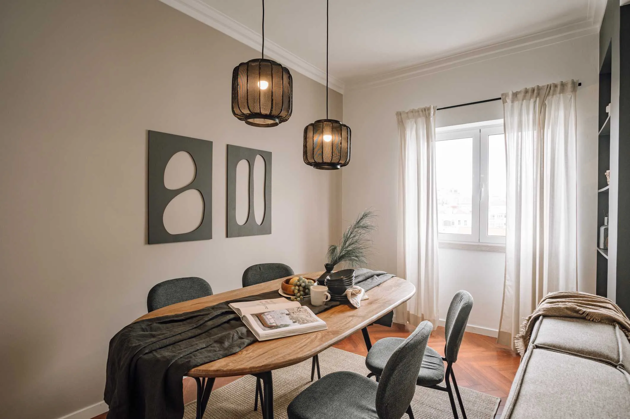 Stylish 80m2 Lisbon Flat With High-speed Fiber & Pro Workspace For Remote Professionals #2
