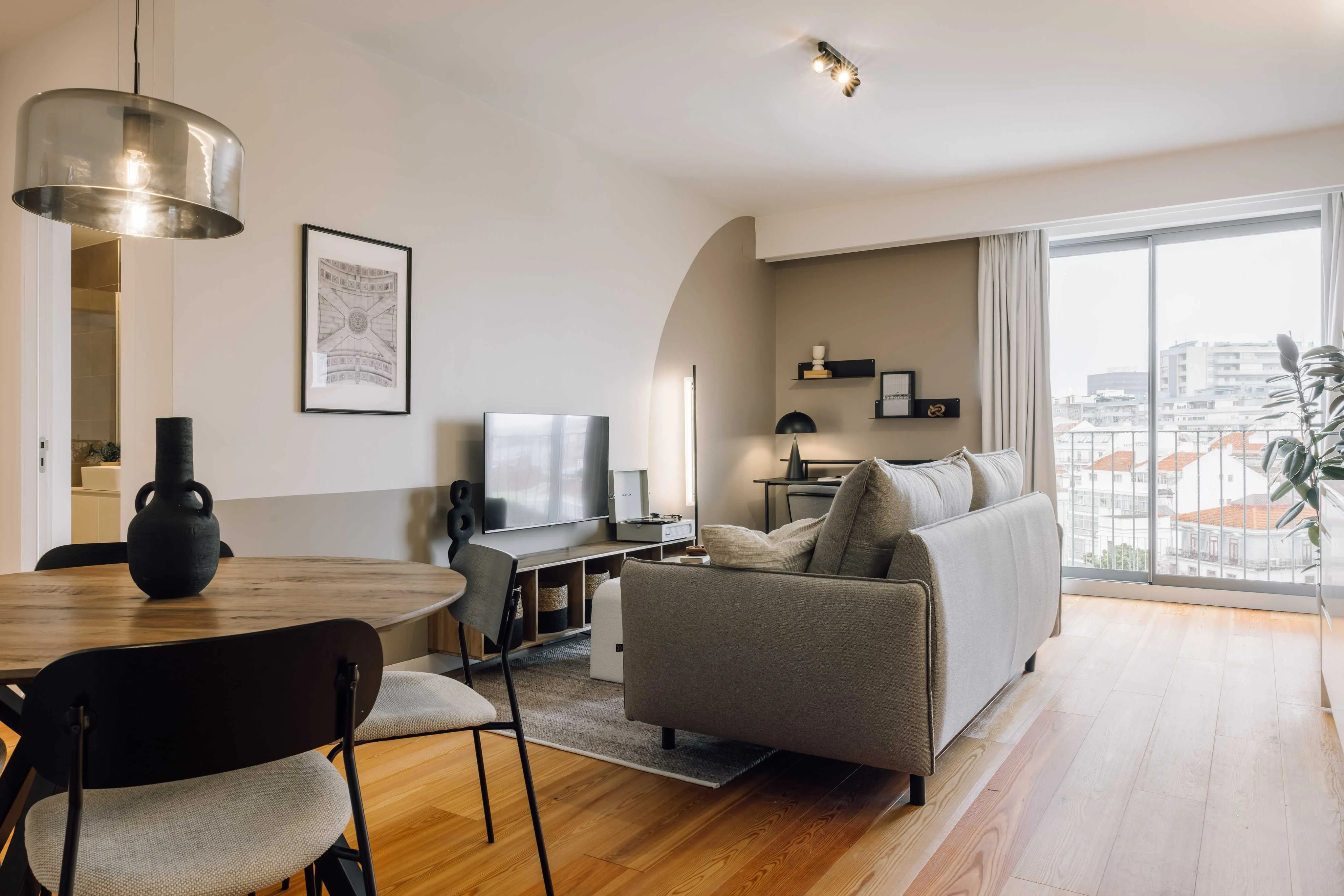 Spacious Lisbon Flat With Ultra-fast Wifi And Professional Workspace For Remote Work #2