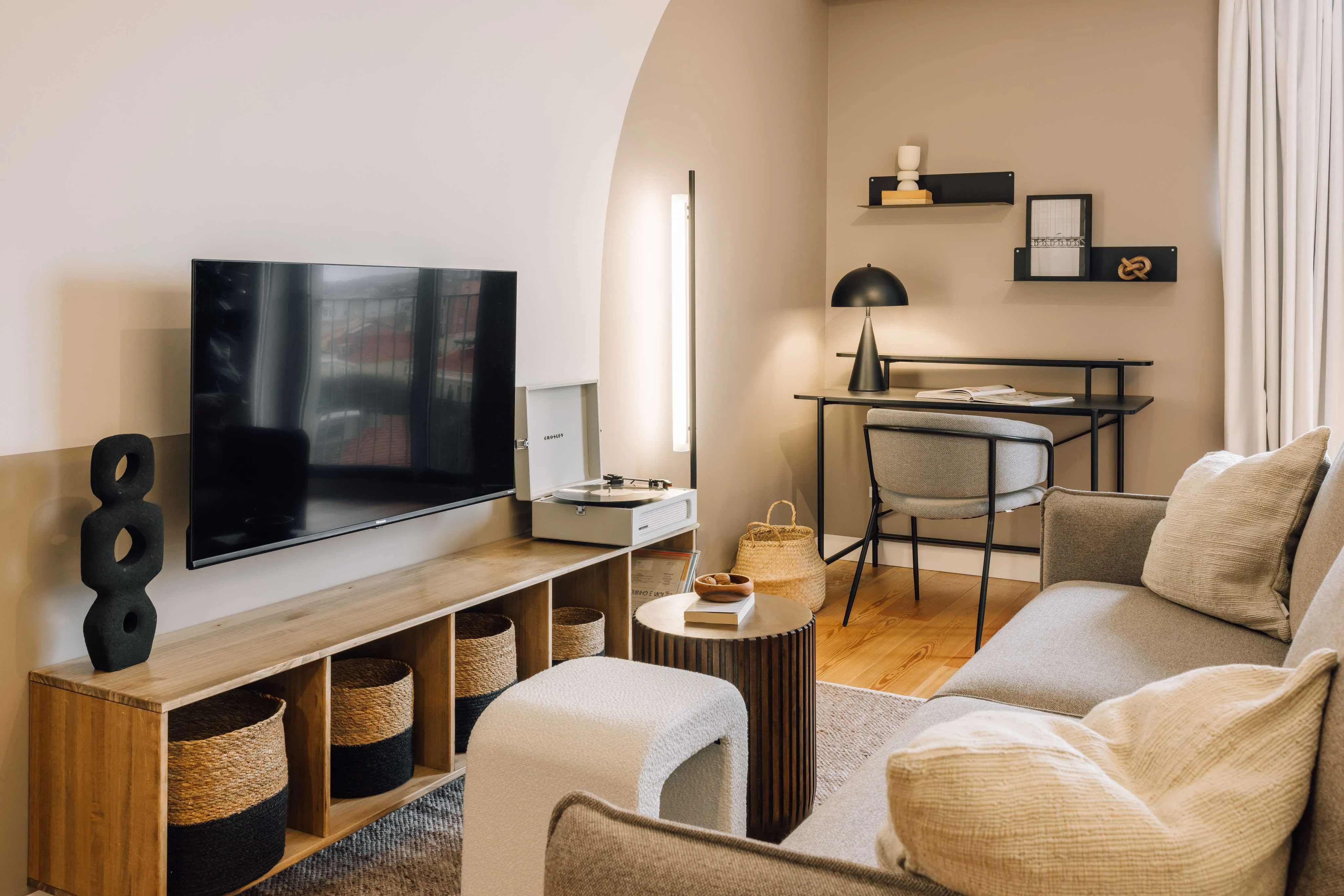 Spacious Lisbon Flat With Ultra-fast Wifi And Professional Workspace For Remote Work #4
