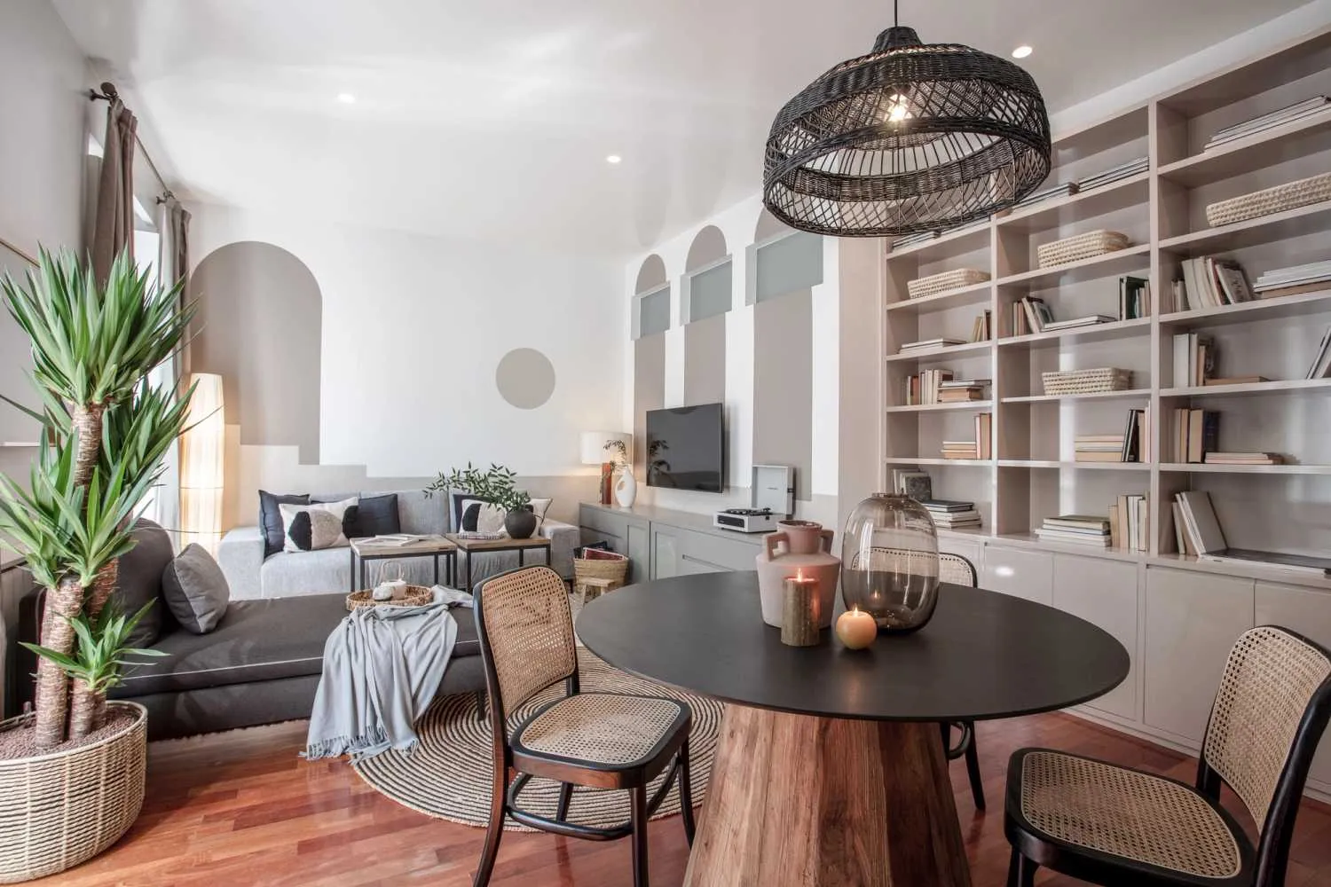Vast Madrid Flat With Premium Workspace, Ultra-fast Wifi & Modern Kitchen #2