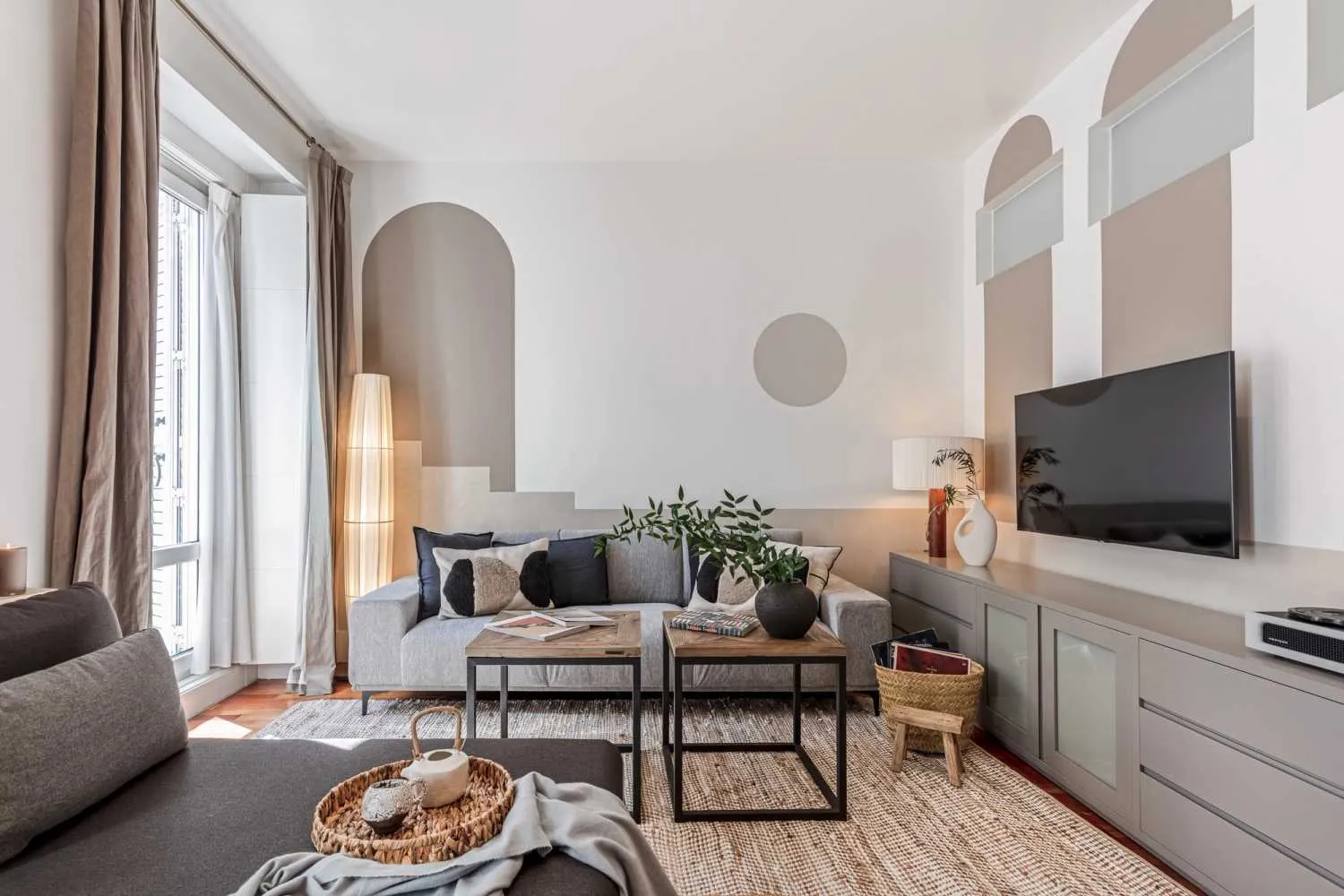 Vast Madrid Flat With Premium Workspace, Ultra-fast Wifi & Modern Kitchen #5