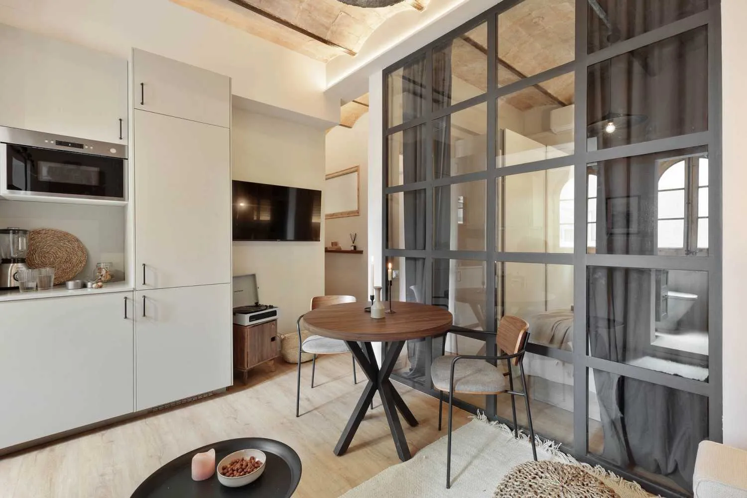 Spacious Barcelona Flat With Pro Work Setup And Fast Internet For Digital Nomads #3