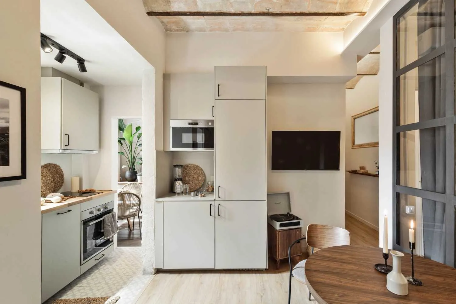 Spacious Barcelona Flat With Pro Work Setup And Fast Internet For Digital Nomads #5