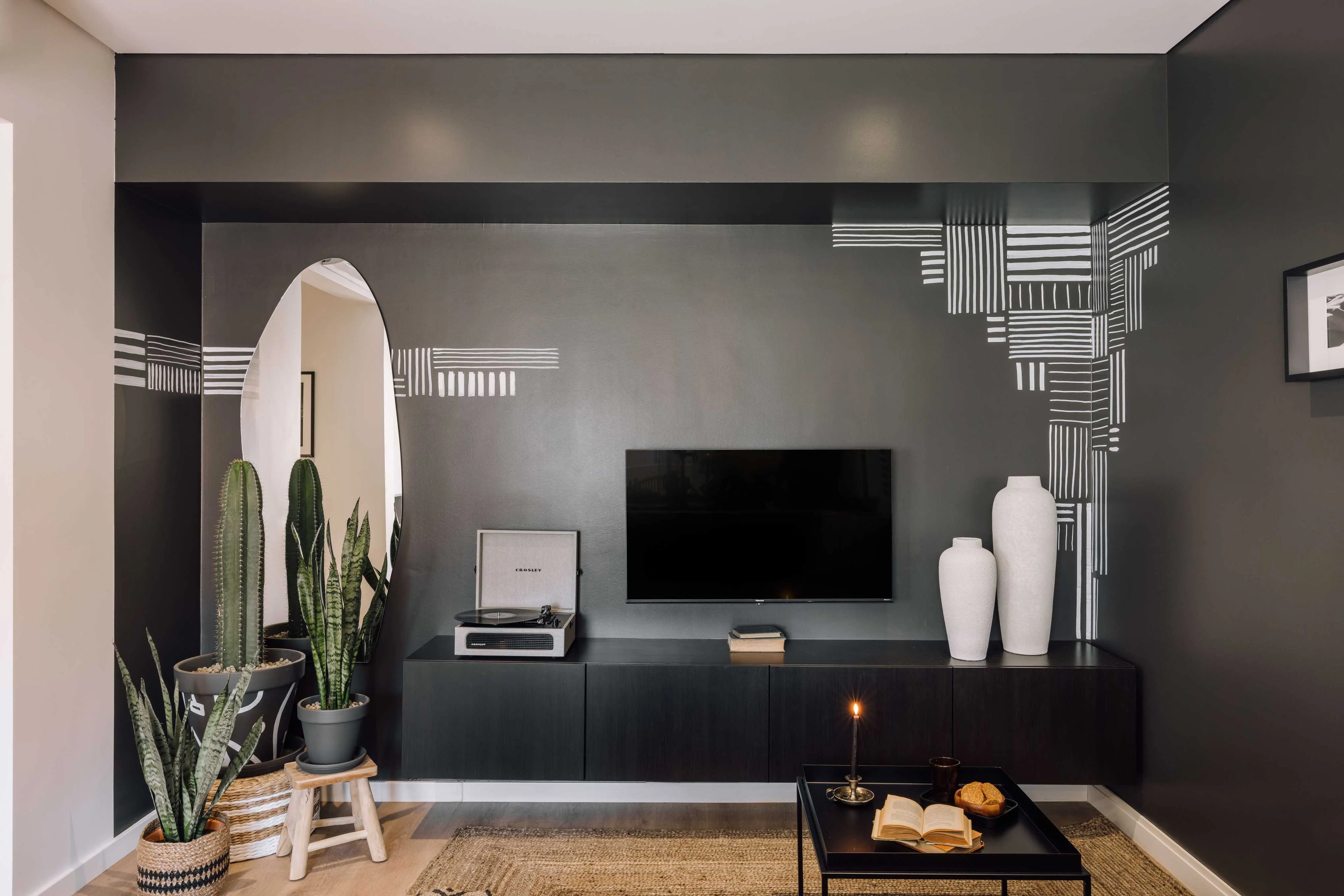 Airy Lisbon City Flat With Gigabit Internet, Dual Monitors & Pro Setup For Digital Nomads #3