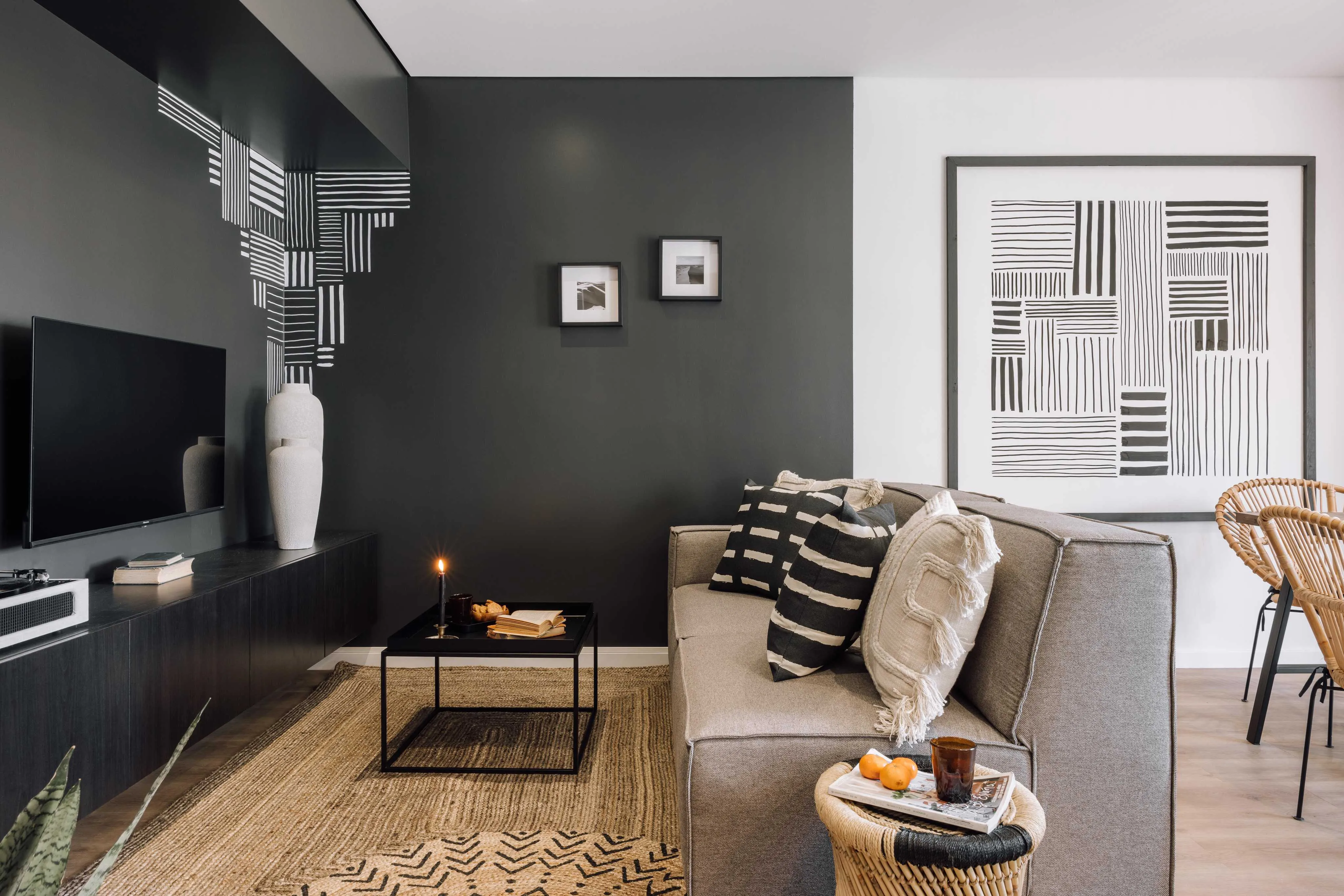Airy Lisbon City Flat With Gigabit Internet, Dual Monitors & Pro Setup For Digital Nomads #2