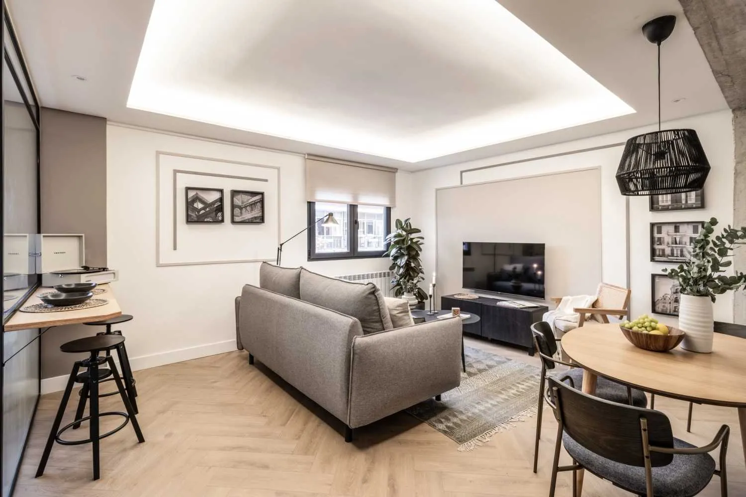 Elegant Madrid Flat With High-speed Internet & Professional Home Office Setup For Digital Nomads #3