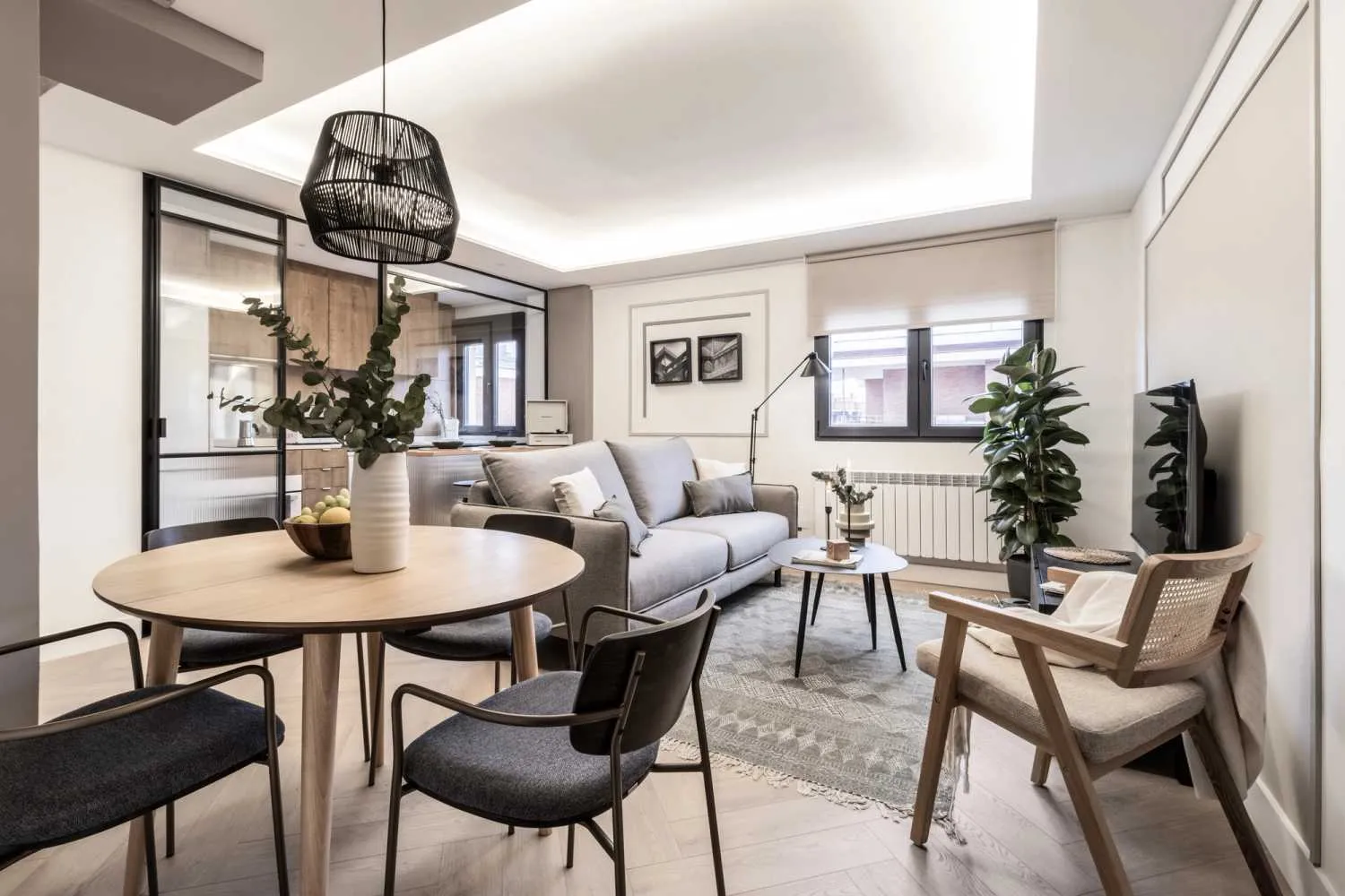 Elegant Madrid Flat With High-speed Internet & Professional Home Office Setup For Digital Nomads #2