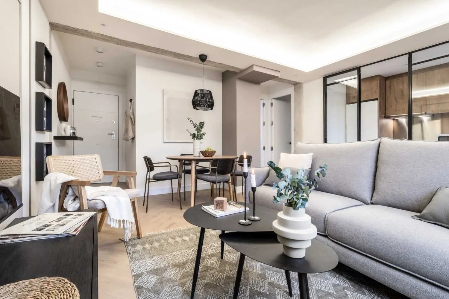 Elegant Madrid Flat With High-speed Internet & Professional Home Office Setup For Digital Nomads #4