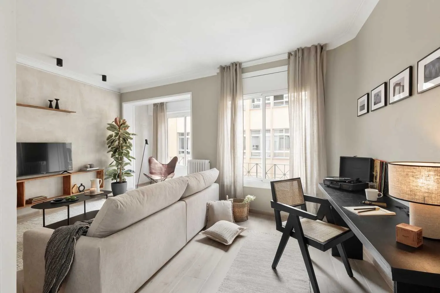 Spacious Barcelona Flat With High-speed Fiber & Pro Workstation For Digital Nomads #4