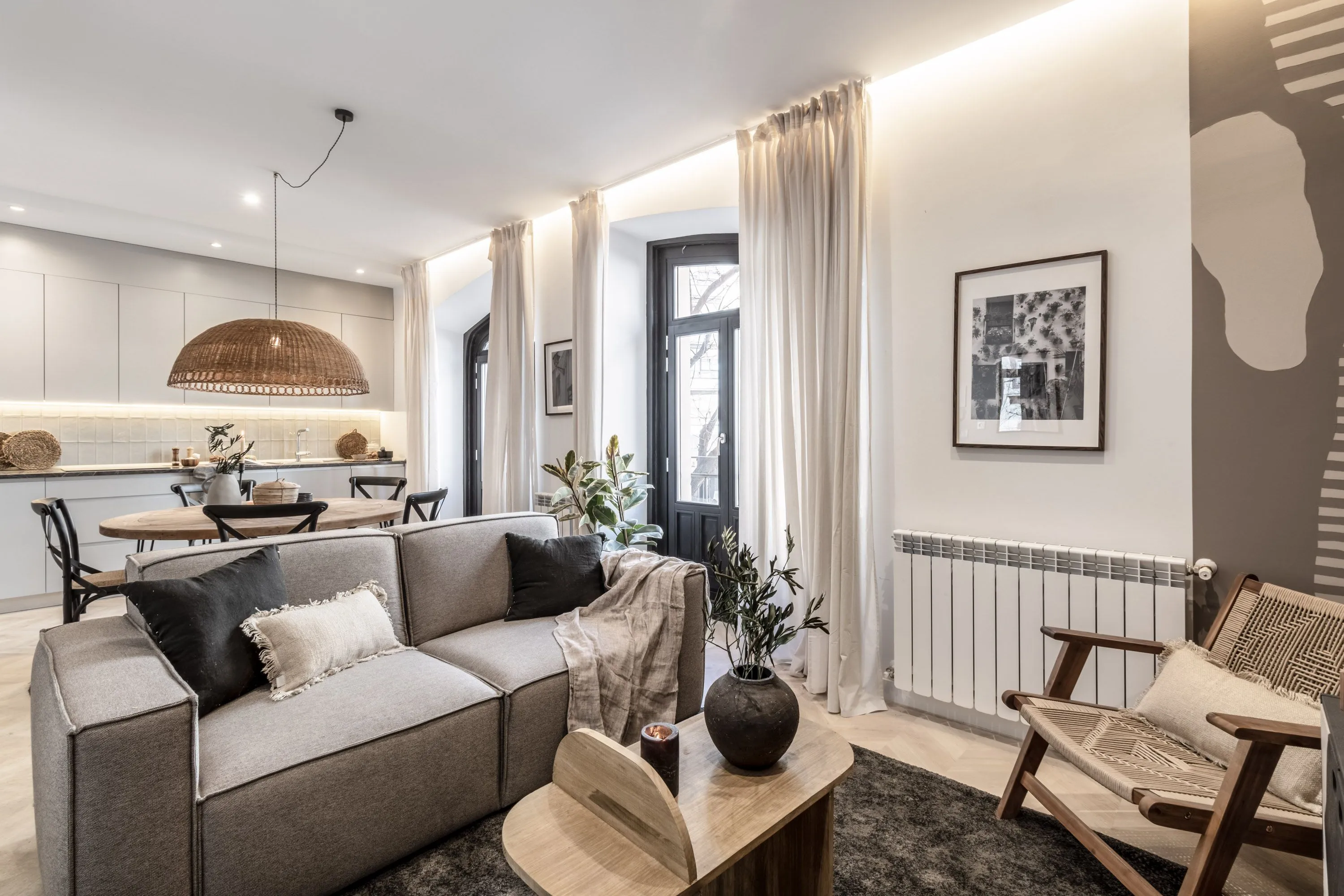 Luxury Madrid Flat With High-speed Fiber & Professional Home Office Setup #4
