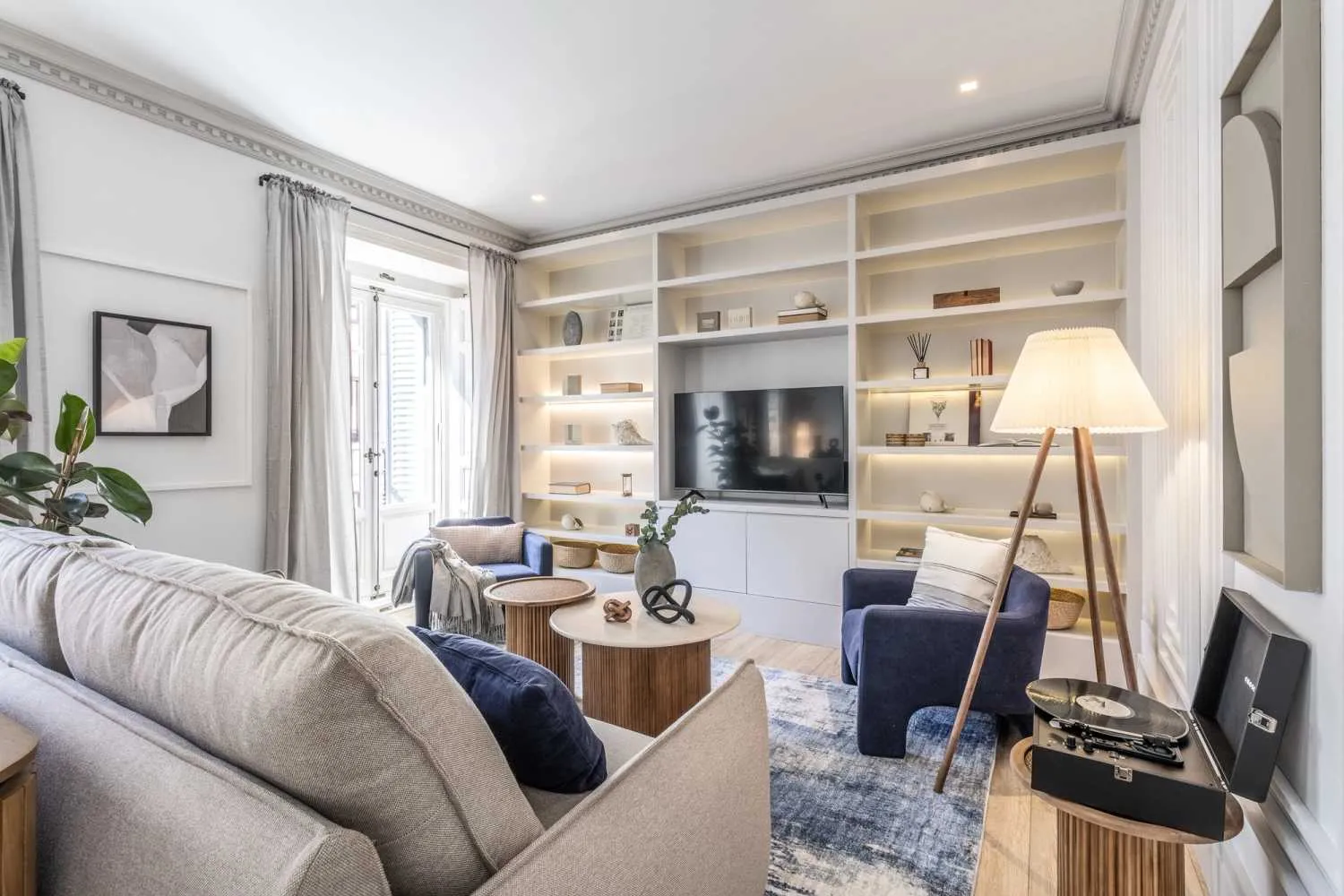 Spacious Madrid Flat With Premium Home Office Setup And Streaming Gear #3