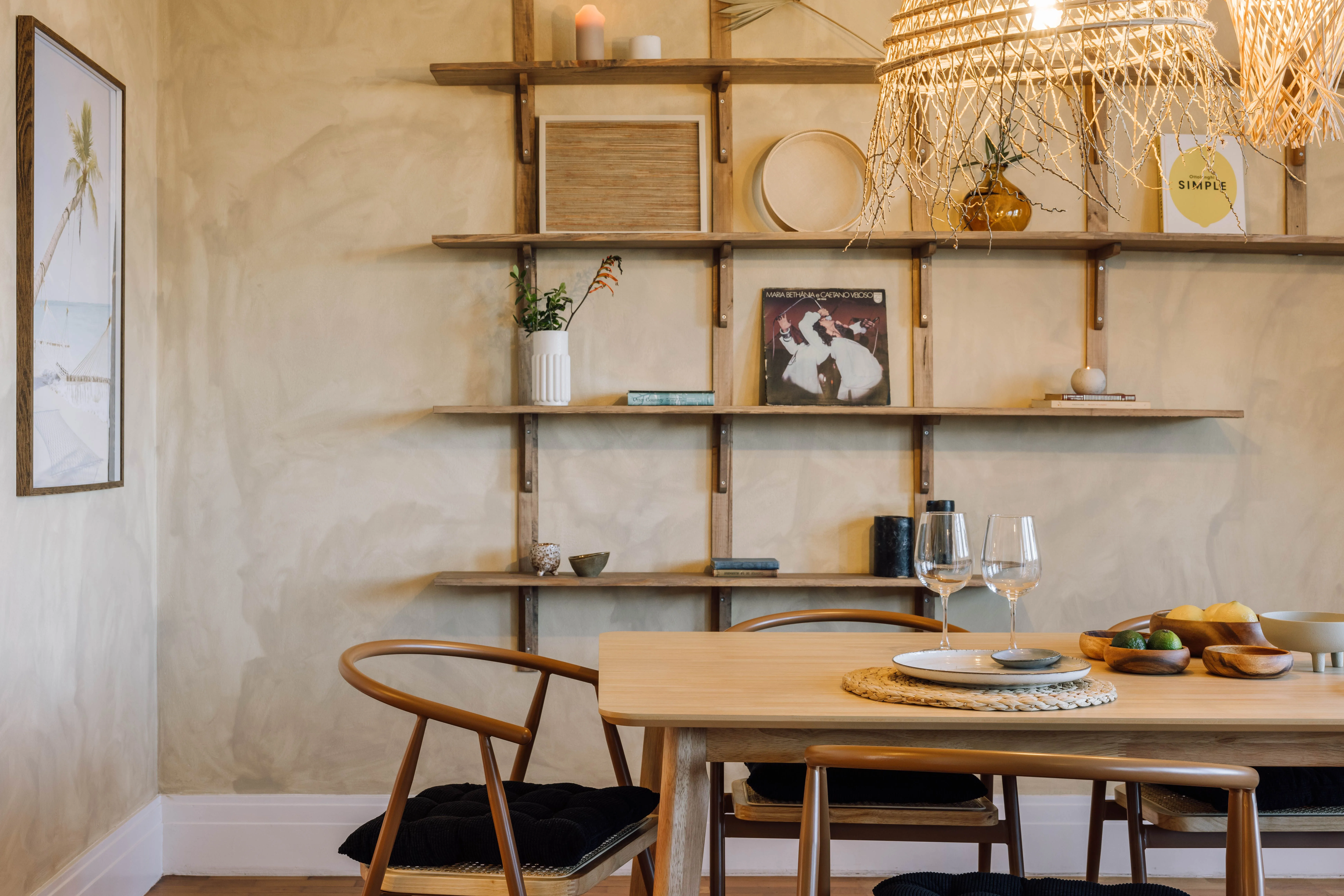 Contemporary Lisbon Flat With High-speed Fiber & Premium Home Office Setup #3