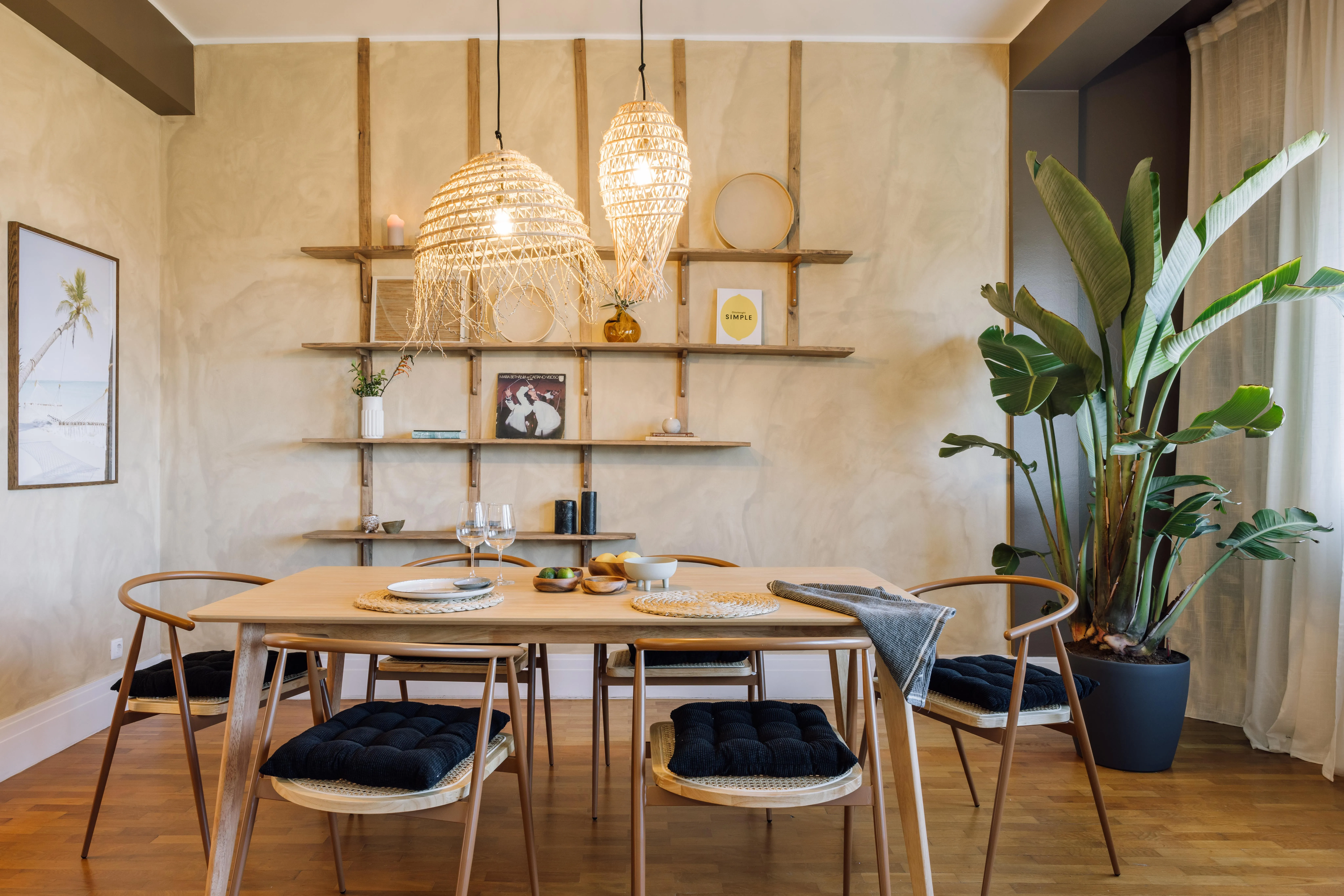 Contemporary Lisbon Flat With High-speed Fiber & Premium Home Office Setup #2