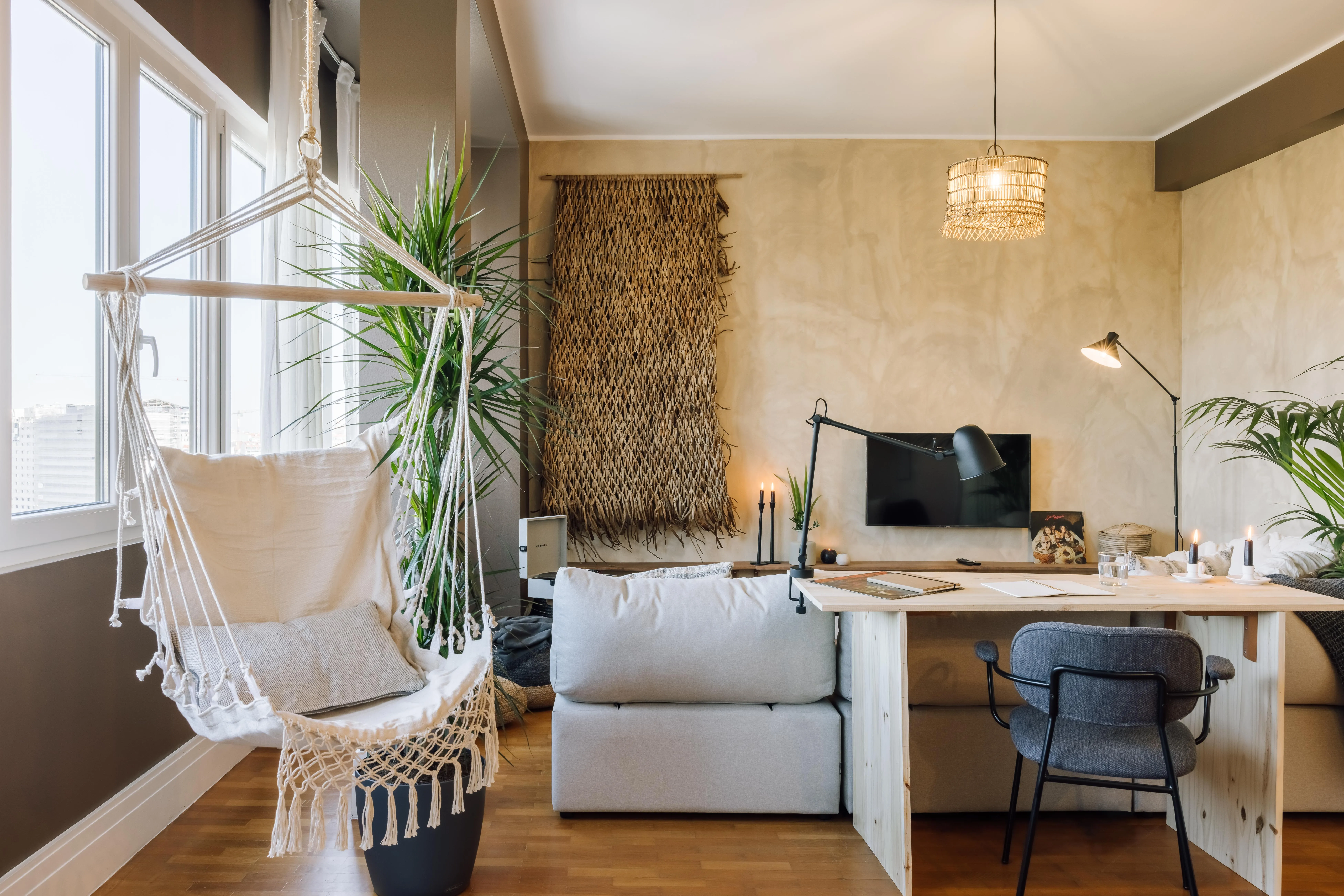 Contemporary Lisbon Flat With High-speed Fiber & Premium Home Office Setup #5
