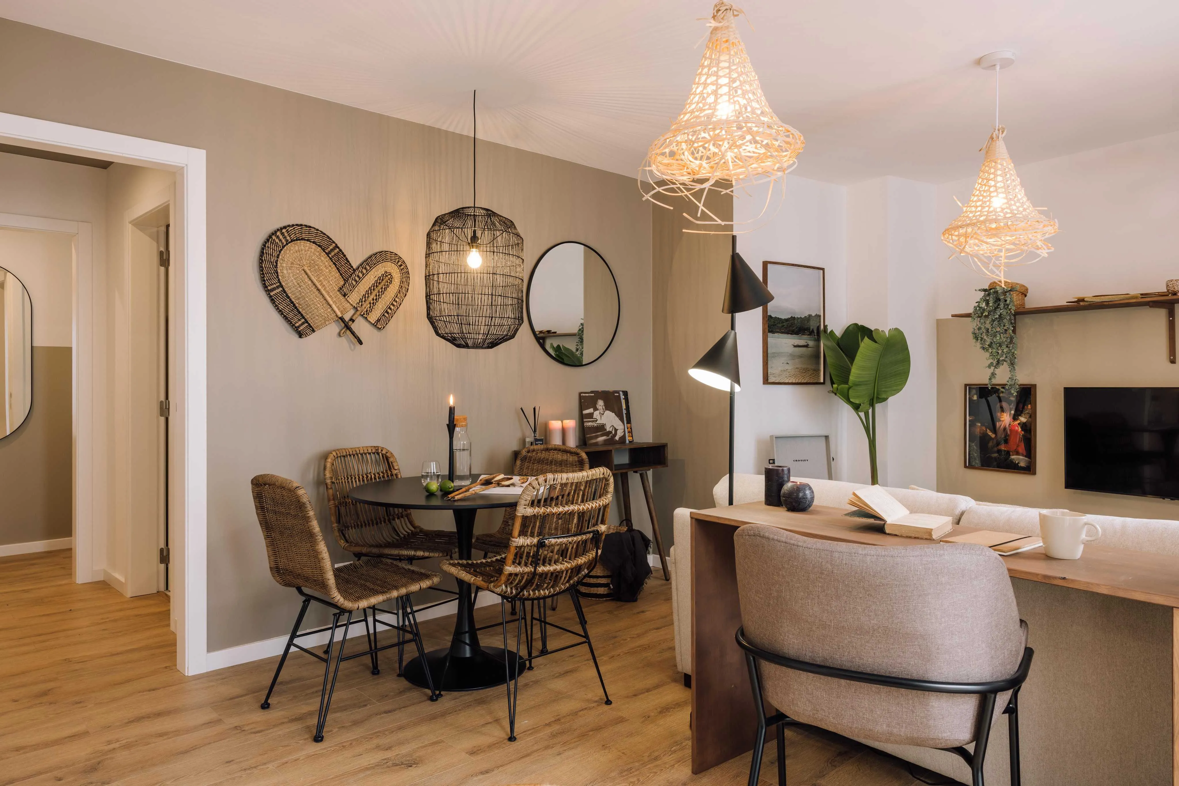 Sophisticated Lisbon Flat With Ultra-fast Wifi, Dual Monitors & Chef's Kitchen #2