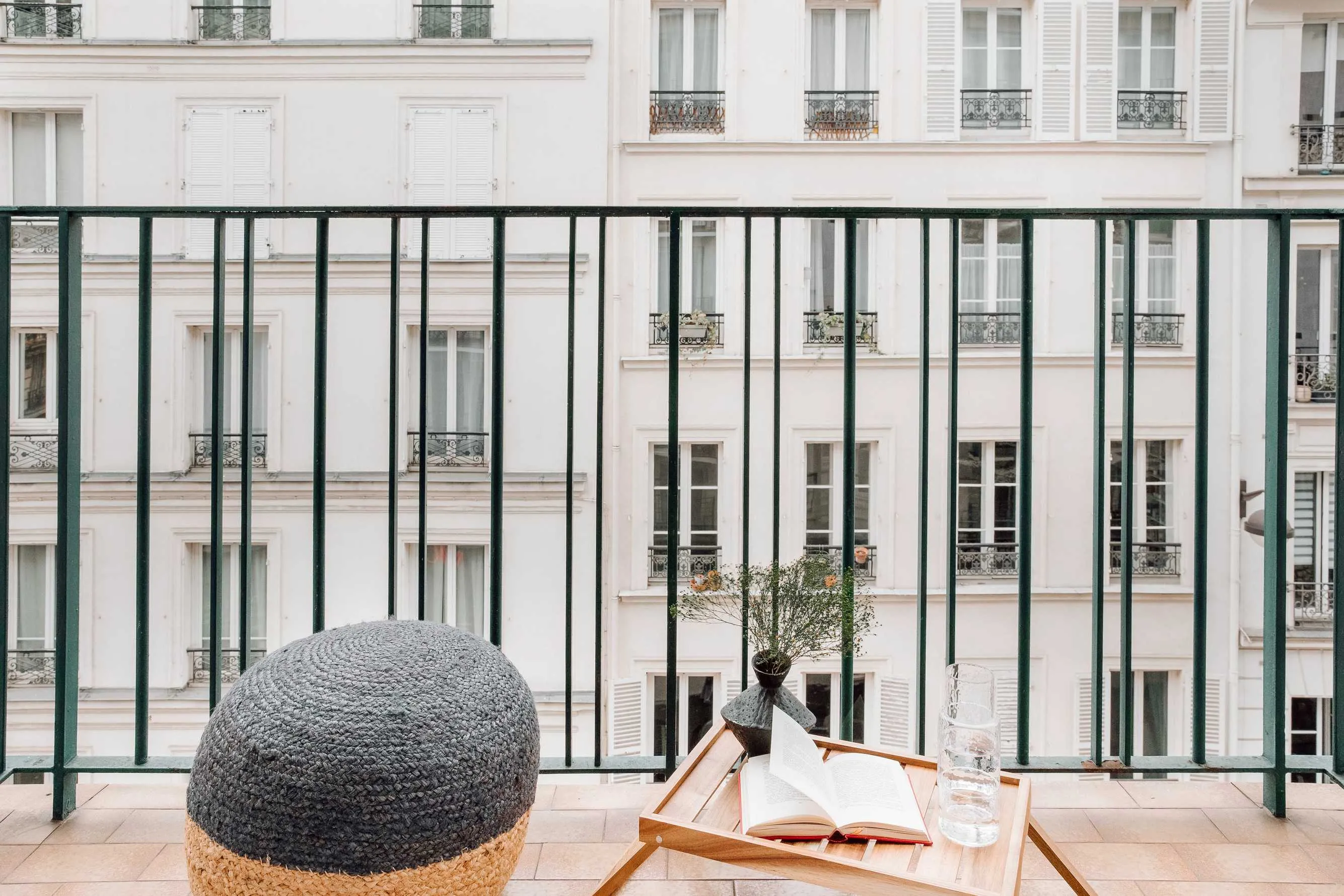 Chic 2br Paris Flat With High-speed Internet & Professional Workstation Setup #2