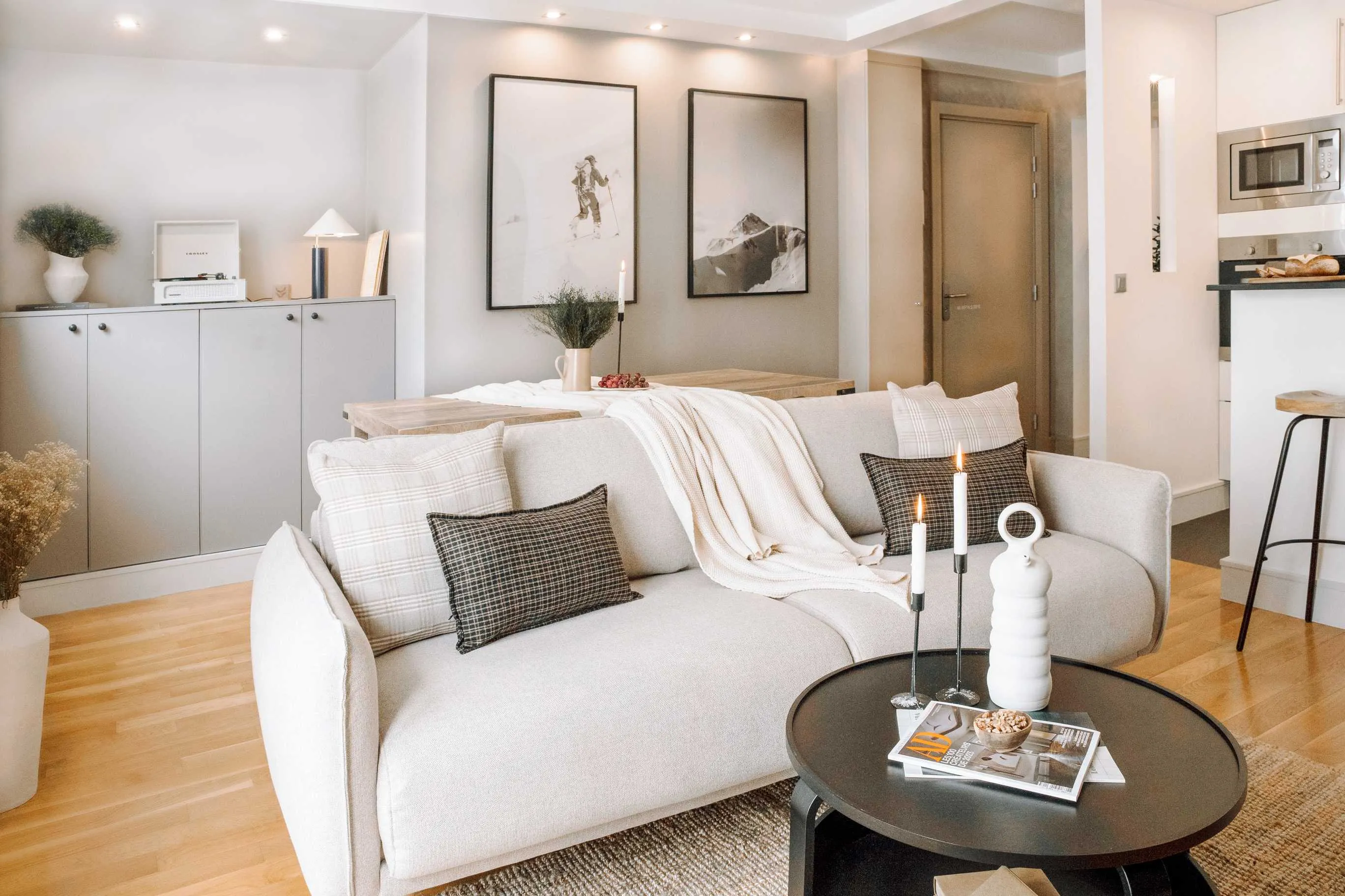 Chic 2br Paris Flat With High-speed Internet & Professional Workstation Setup #4