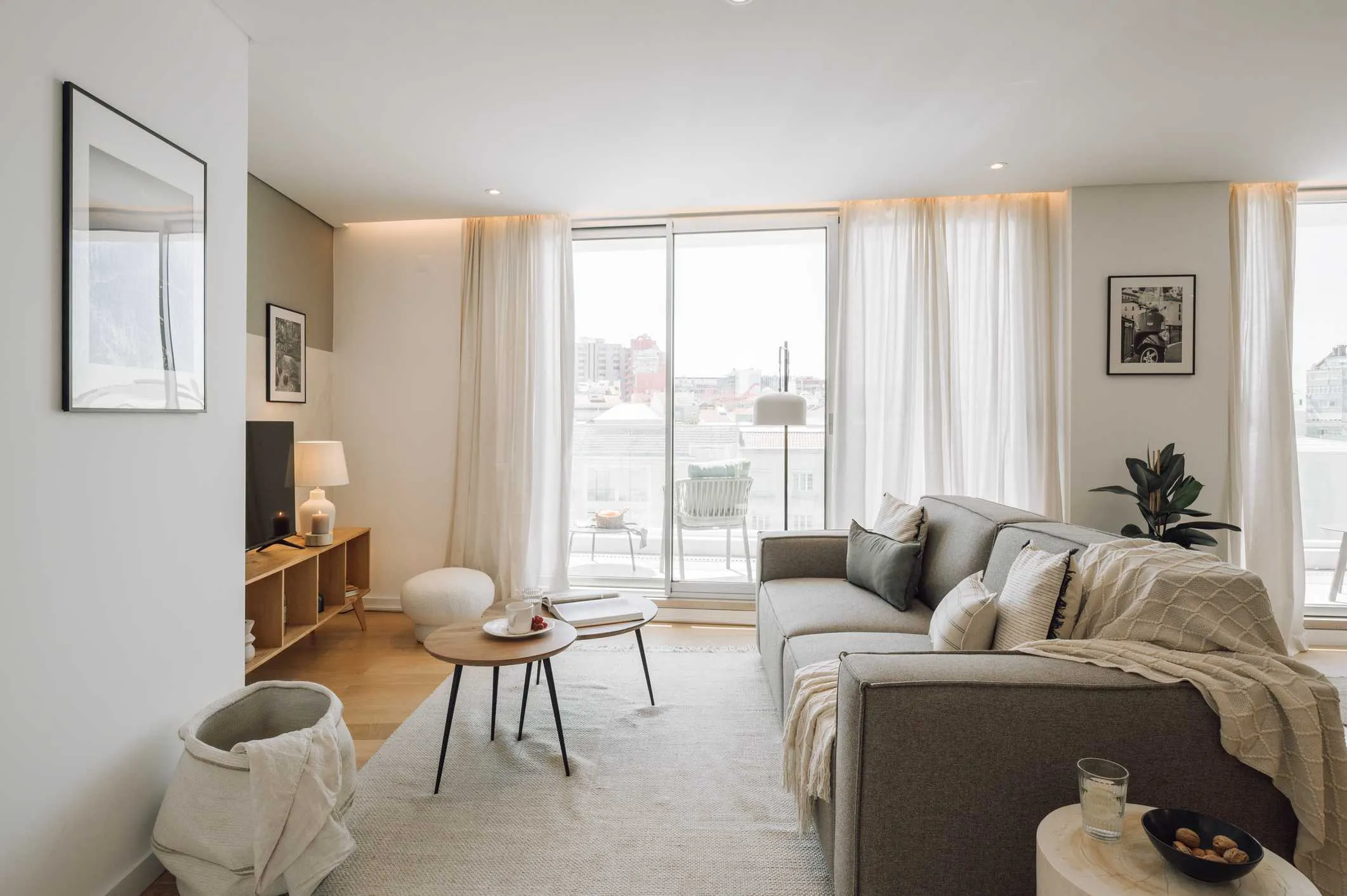 Expansive Lisbon Flat With Premium Home Office Setup And High-speed Fiber Connectivity #5
