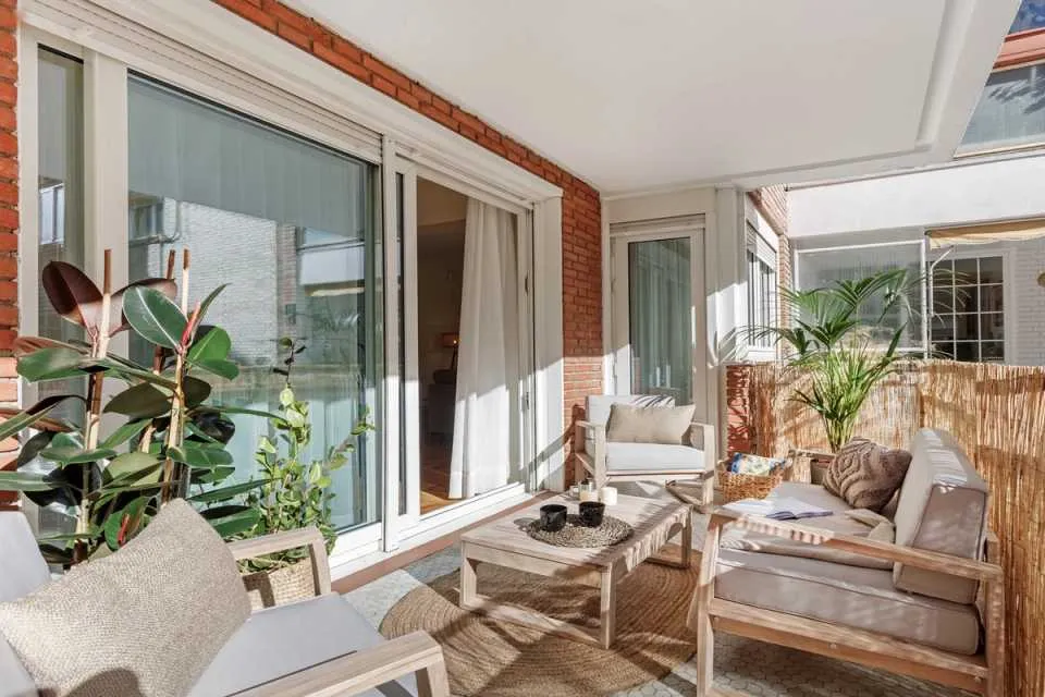 Luxurious Madrid Rooftop Apartment With Pro Workstation & Streaming Setup For Remote Professionals #2