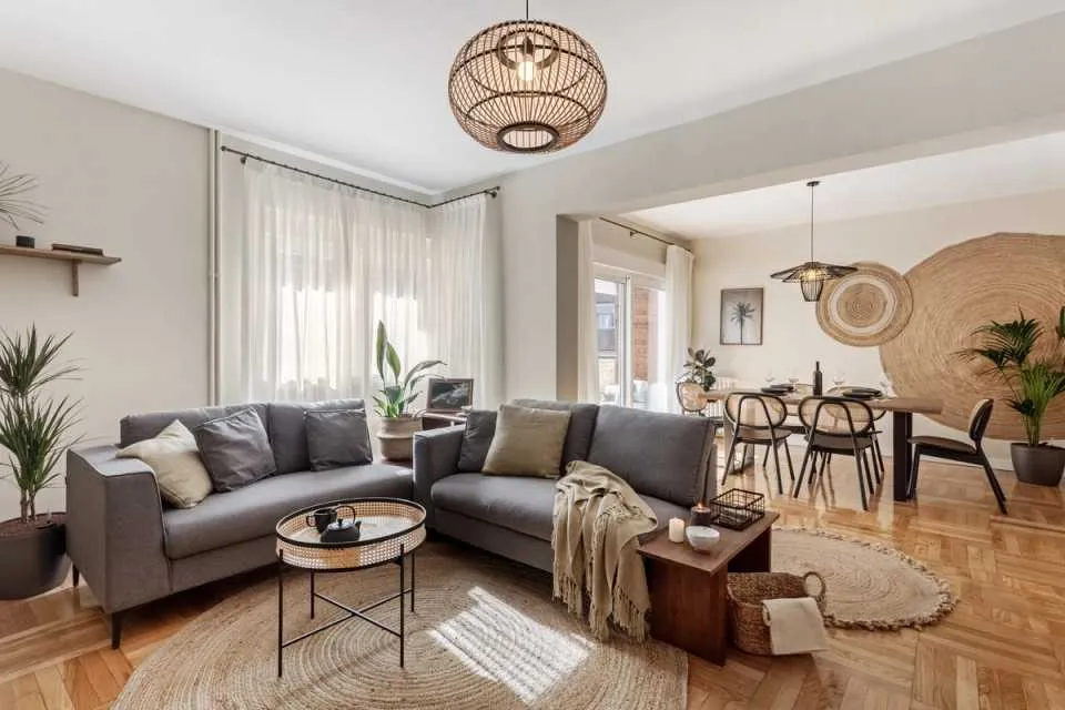 Luxurious Madrid Rooftop Apartment With Pro Workstation & Streaming Setup For Remote Professionals #3