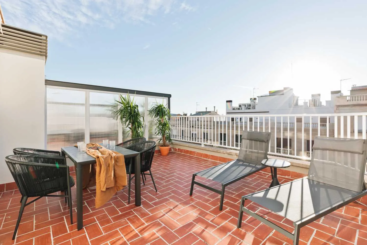 Spacious Barcelona Flat With Ultra-fast Wifi And Streaming Setup For Remote Work #2