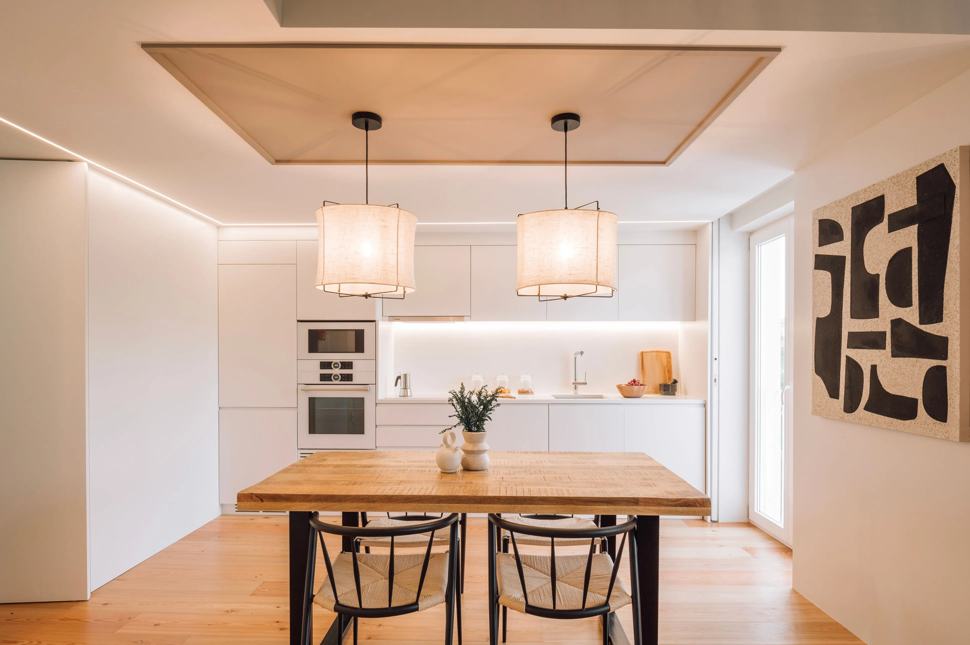 Airy Lisbon 2-bed Flat With High-speed Fiber, External Displays & Pro Workspace Setup #5