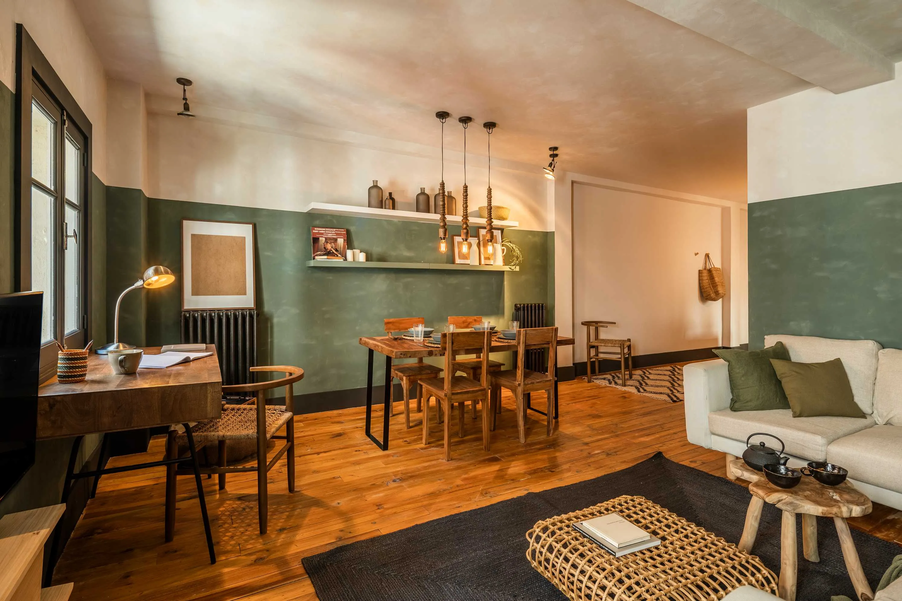 Luxurious Madrid Flat With Pro Workspace & Modern Kitchen For Remote Professionals #5