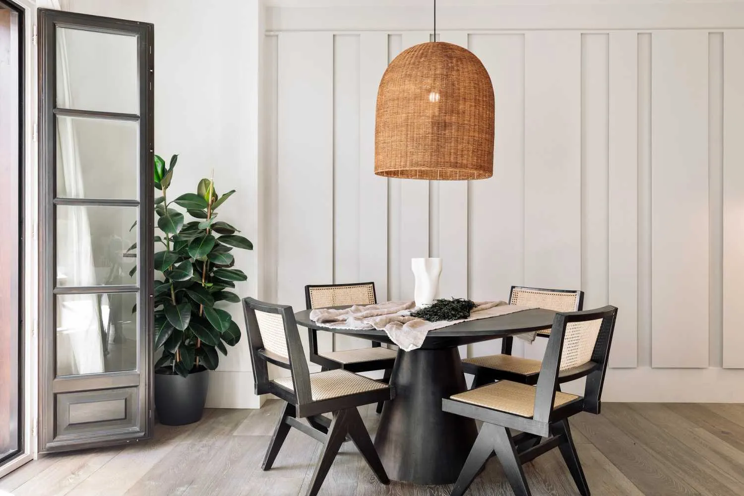 Spacious Barcelona Flat With High-speed Fiber & Pro Home Office Setup For Digital Nomads #3