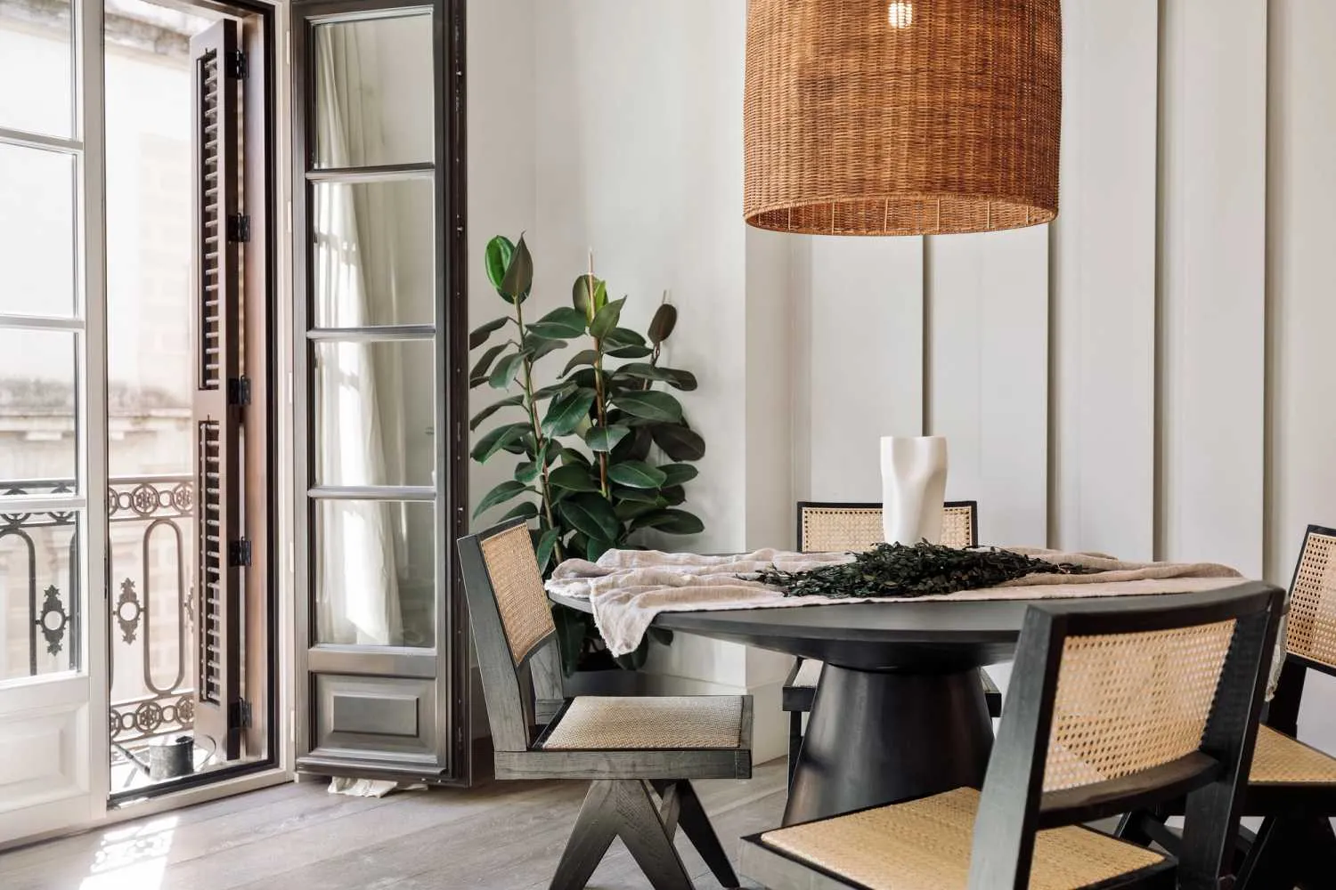 Spacious Barcelona Flat With High-speed Fiber & Pro Home Office Setup For Digital Nomads #4