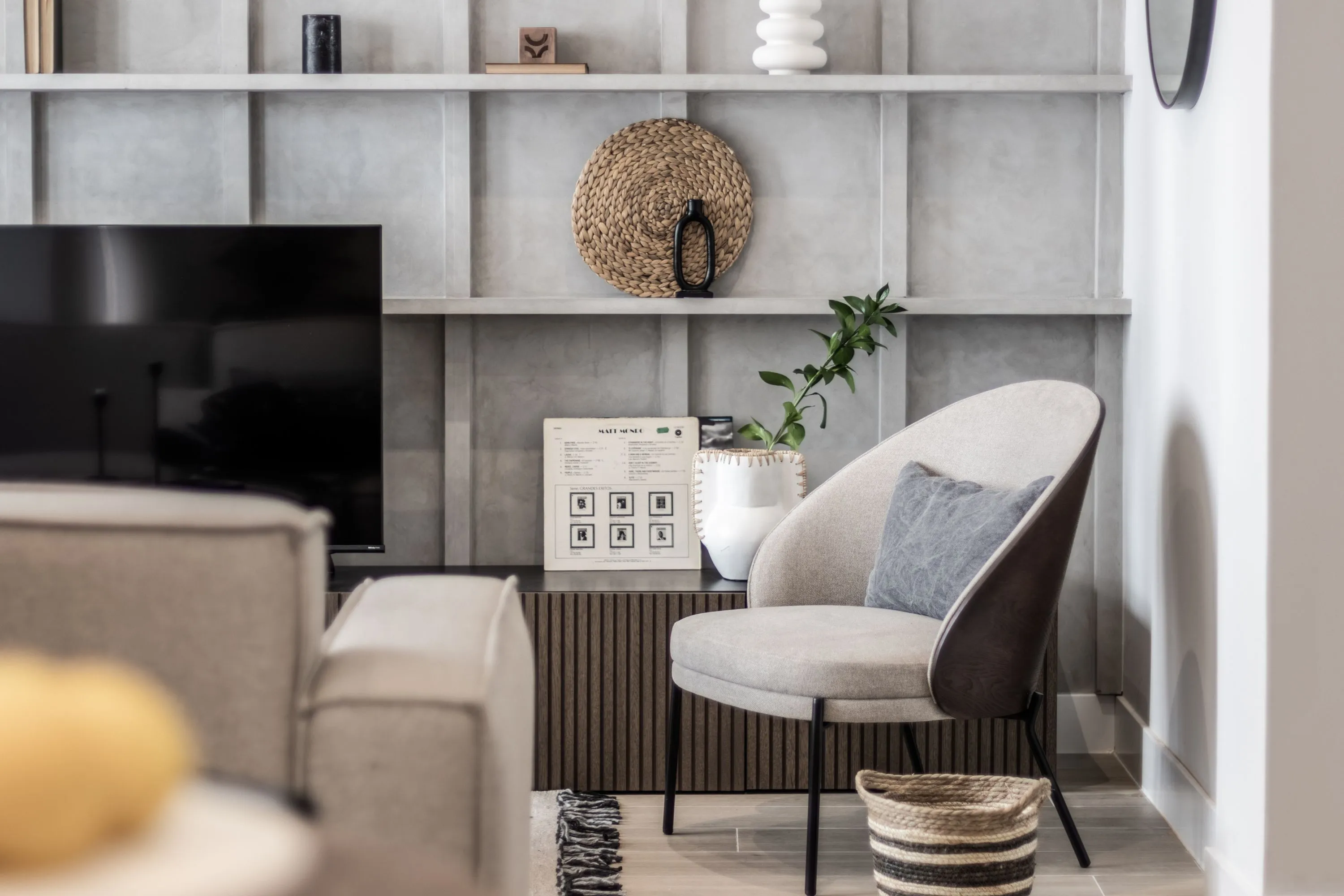 Stylish Madrid Flat With Dual Monitors, Chef's Kitchen, And High-speed Fiber For Remote Work #4