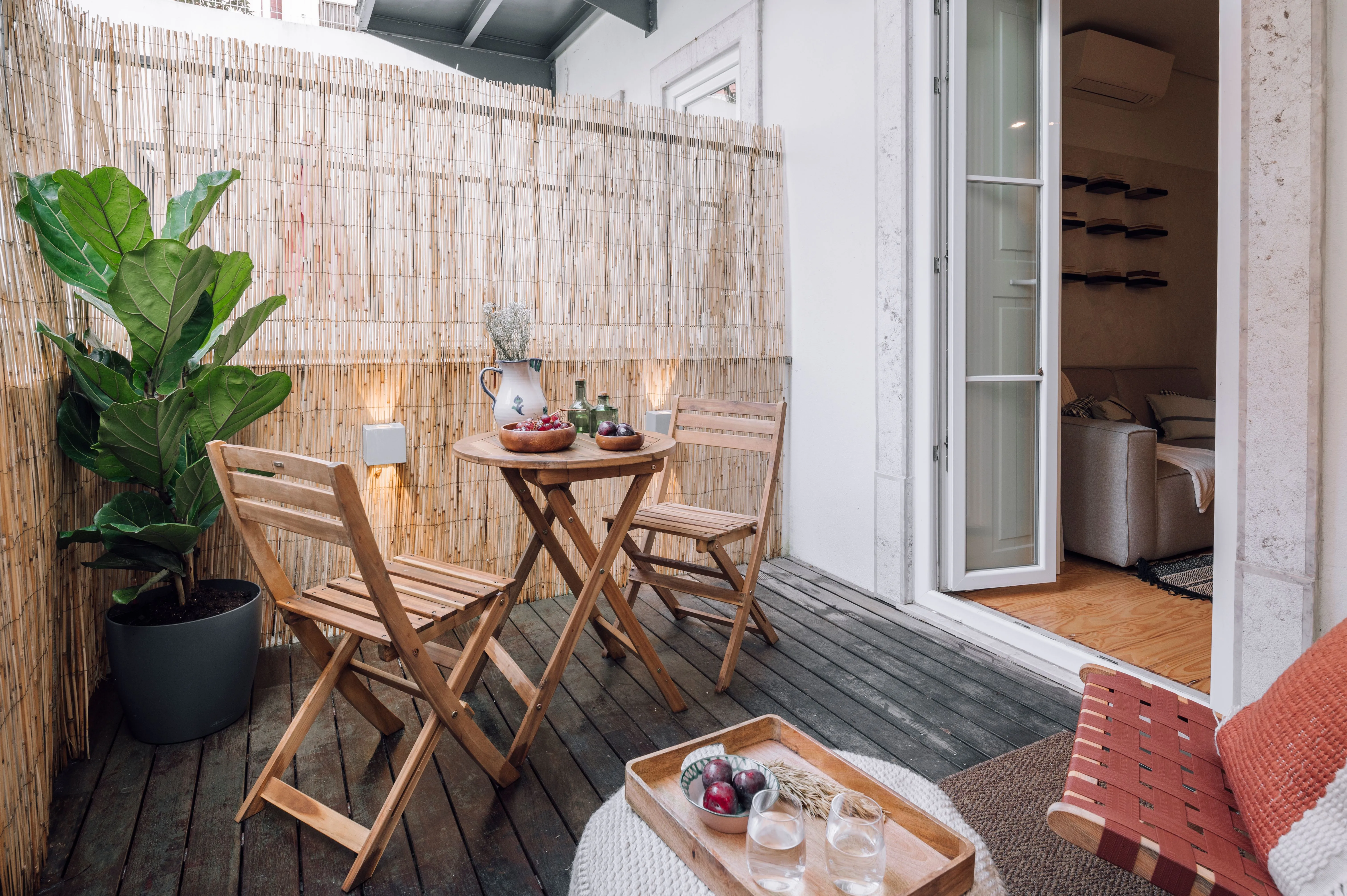 Luxurious Lisbon Flat With Gigabit Internet & Ergonomic Home Office Setup #2