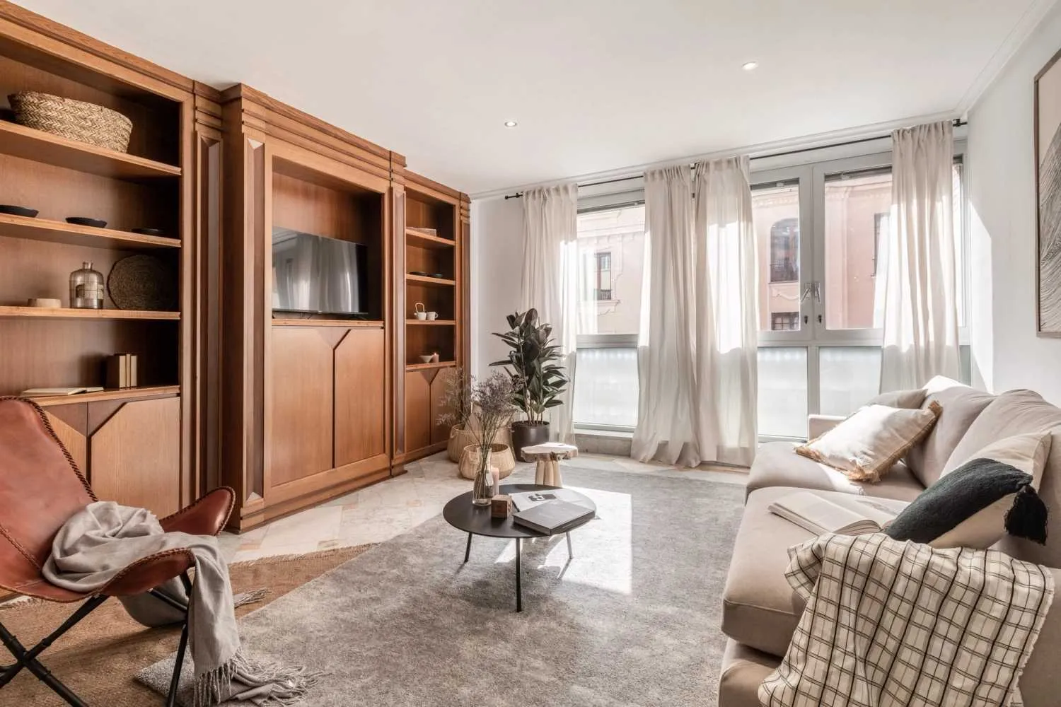 Elegant Madrid Flat With Ultra-fast Wifi And Dual External Displays For Remote Work #5