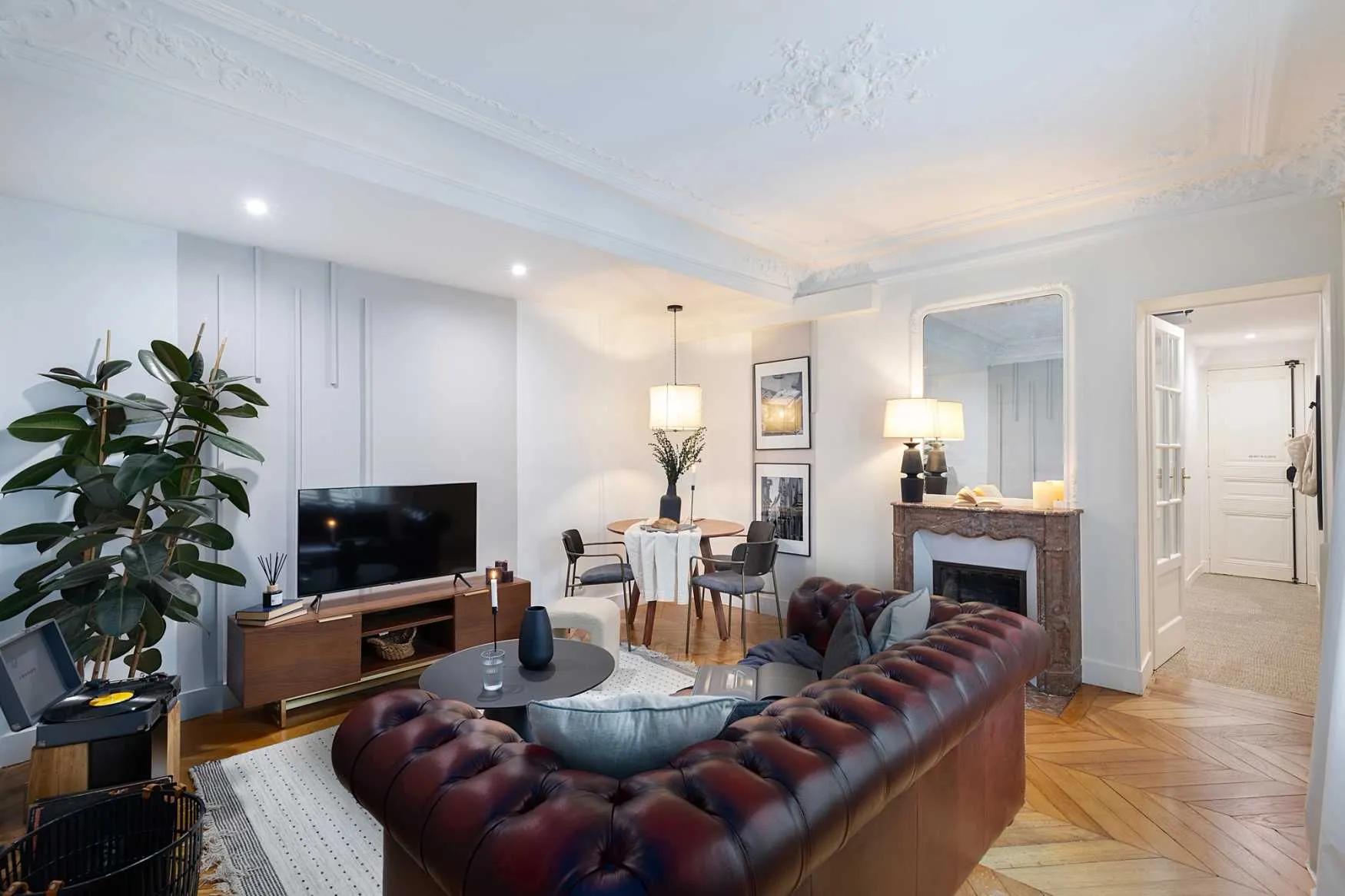 Refined Paris Flat With Home Office & Ultra-fast Wifi For Digital Nomads #4