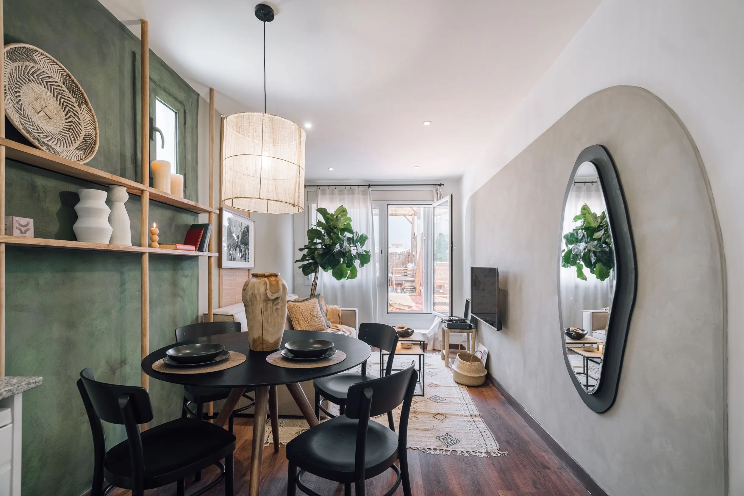 Stylish 80m2 Barcelona Flat With Ultra-fast Wifi, Dual Monitors & Pro Home Office Setup #5