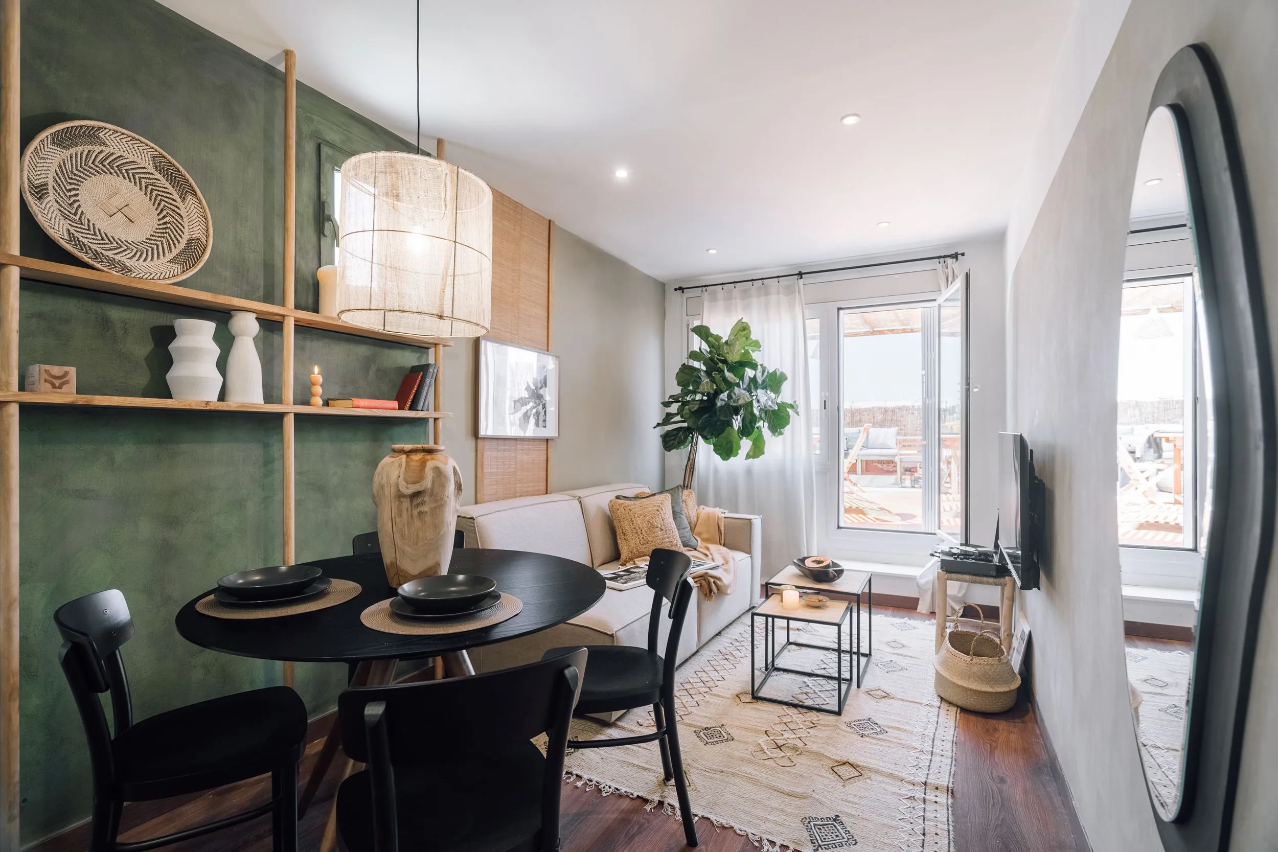 Stylish 80m2 Barcelona Flat With Ultra-fast Wifi, Dual Monitors & Pro Home Office Setup #4